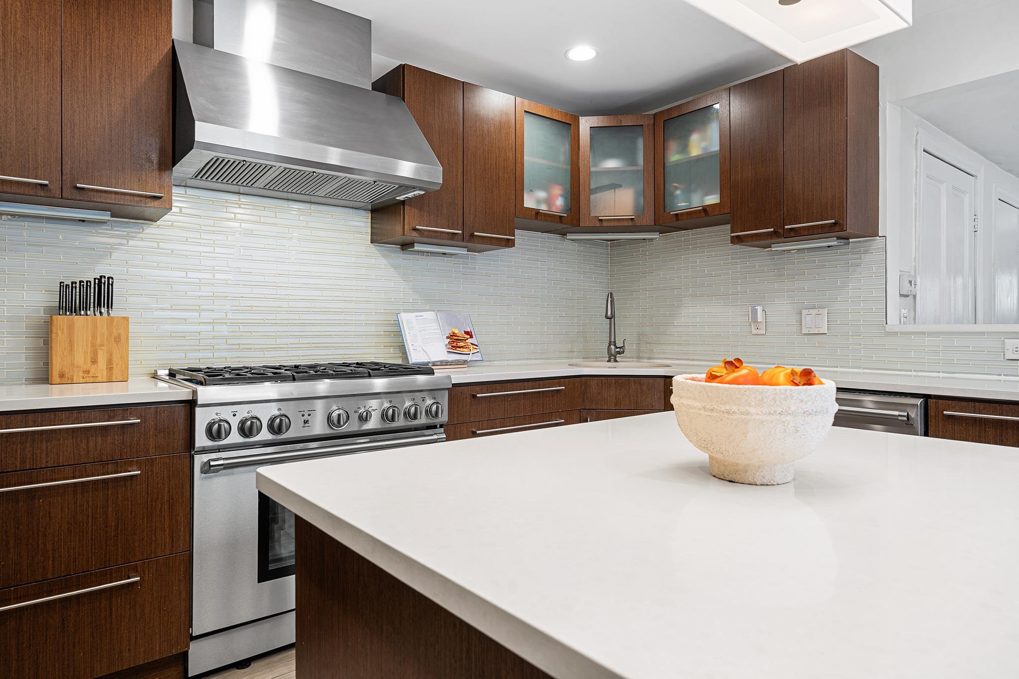 235 7TH ST Unit: 2