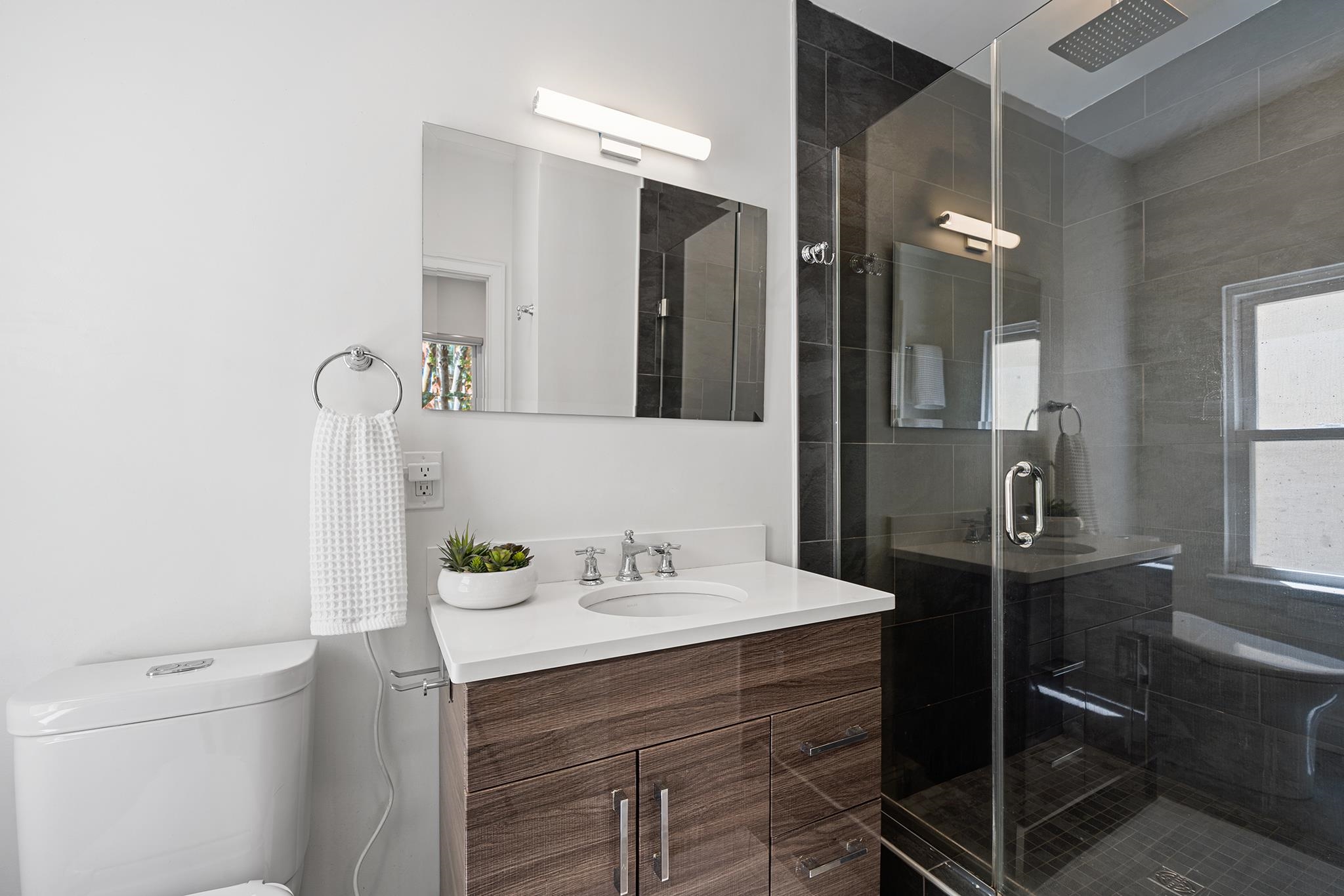 235 7TH ST Unit: 2