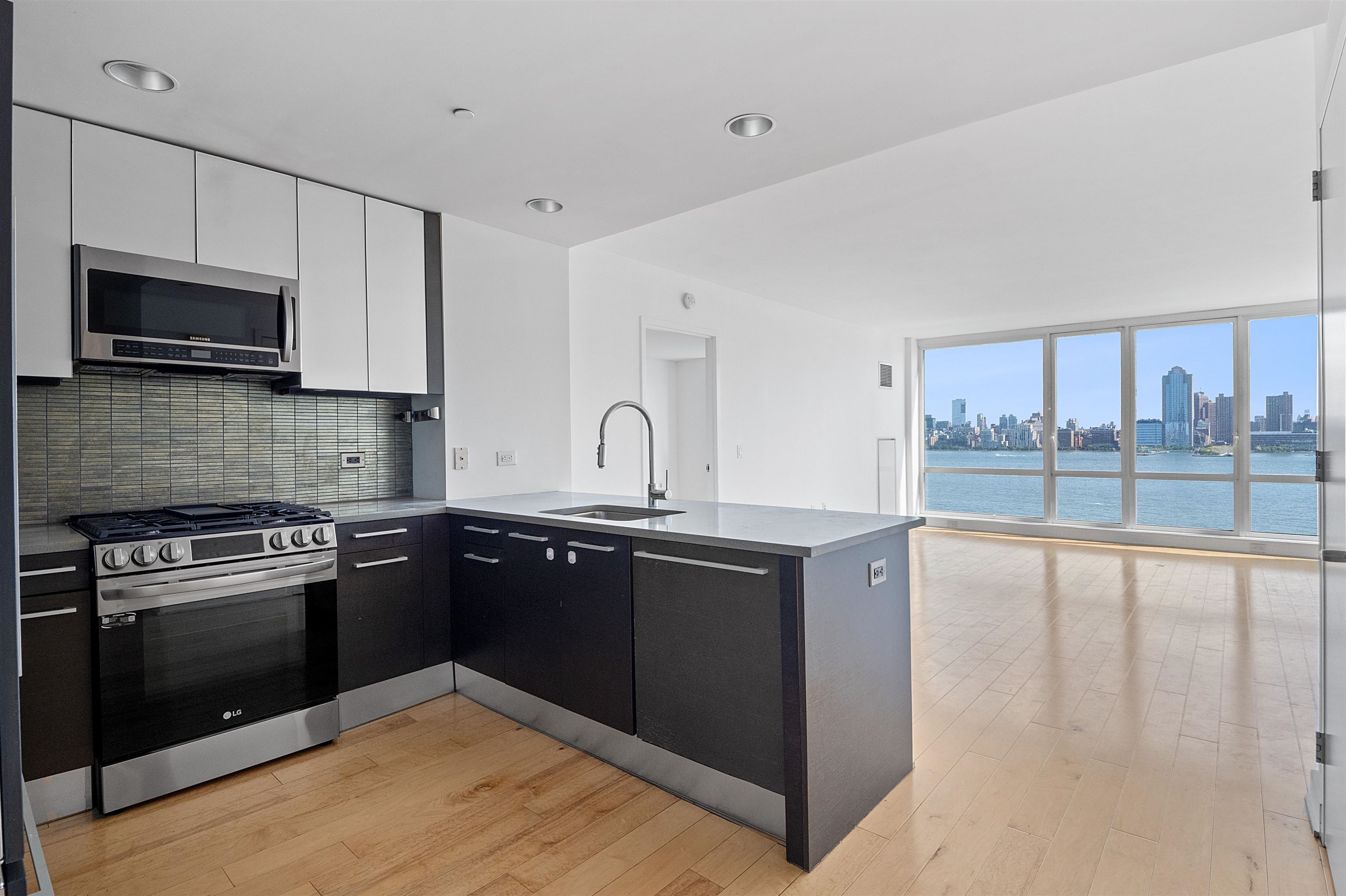 2 2ND ST Unit: 1103