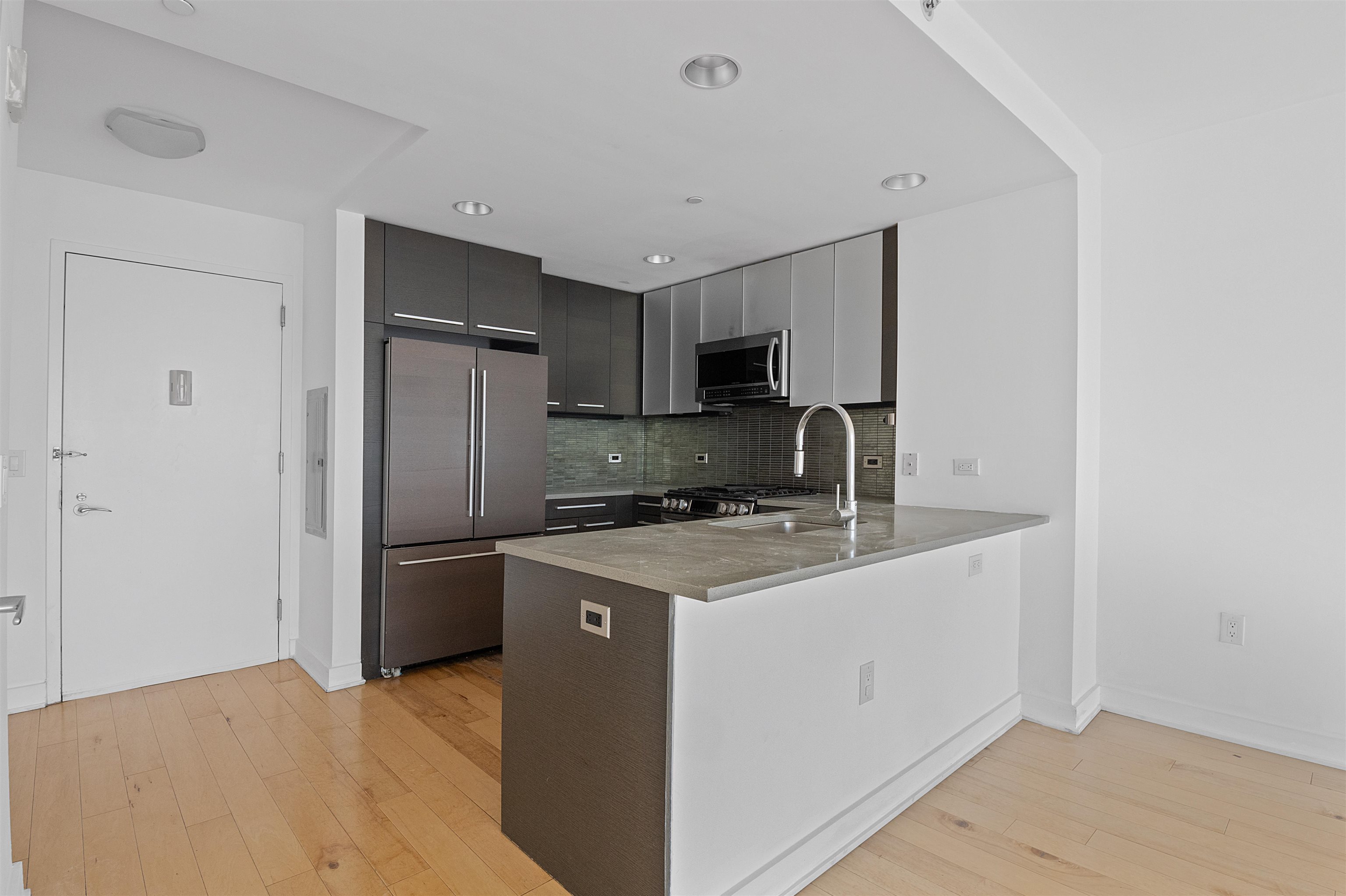 2 2ND ST Unit: 1103