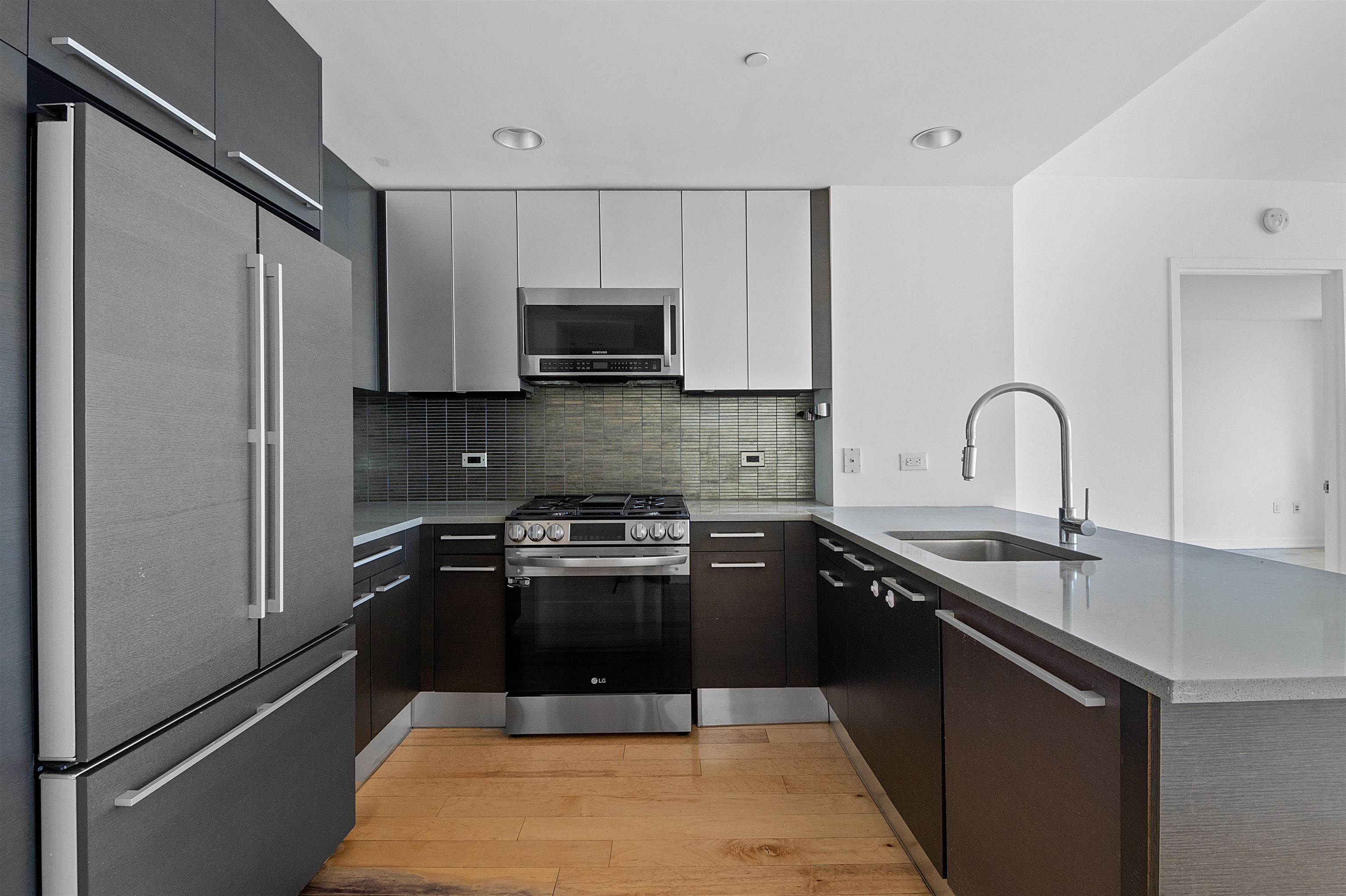 2 2ND ST Unit: 1103