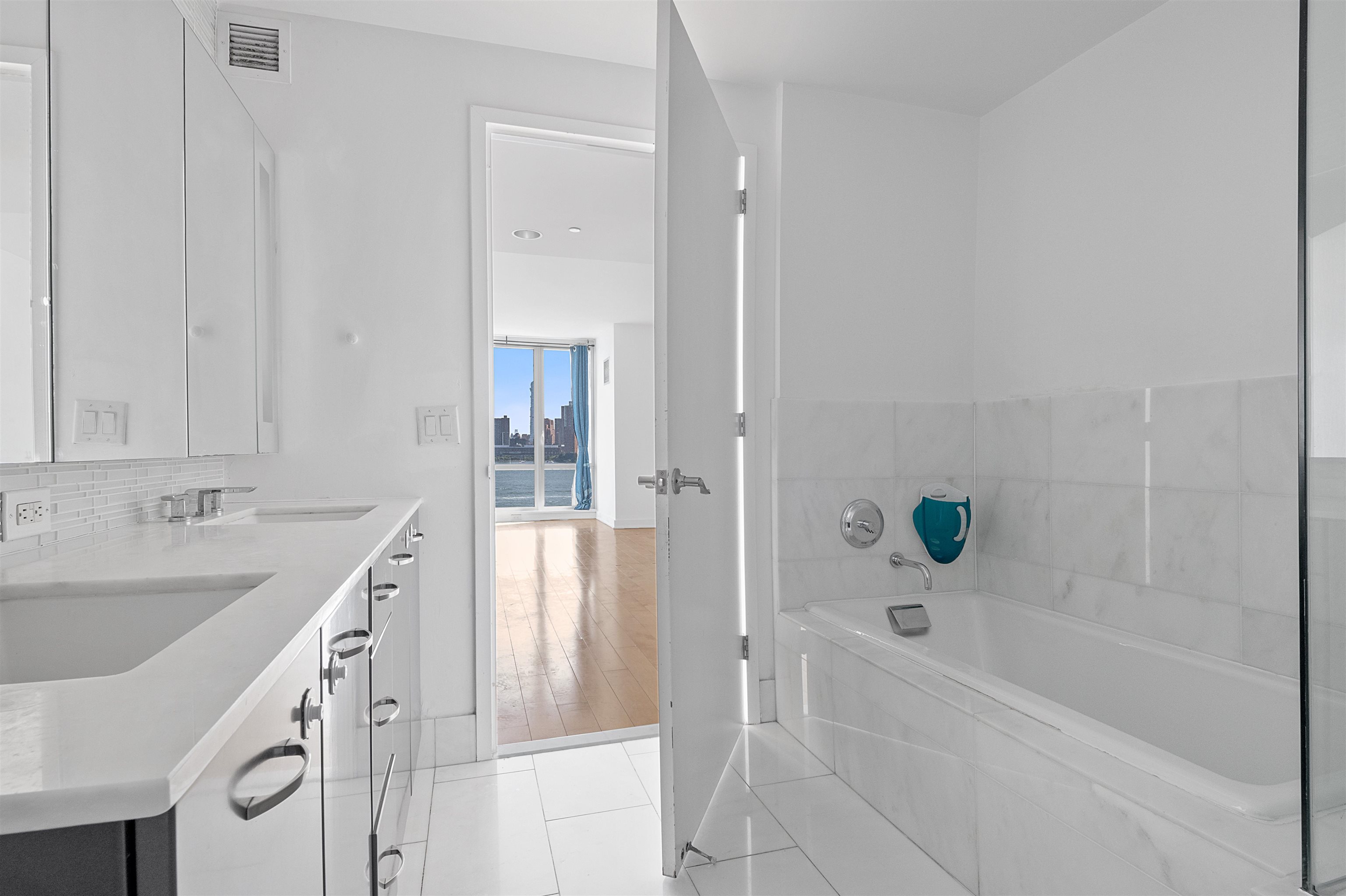 2 2ND ST Unit: 1103
