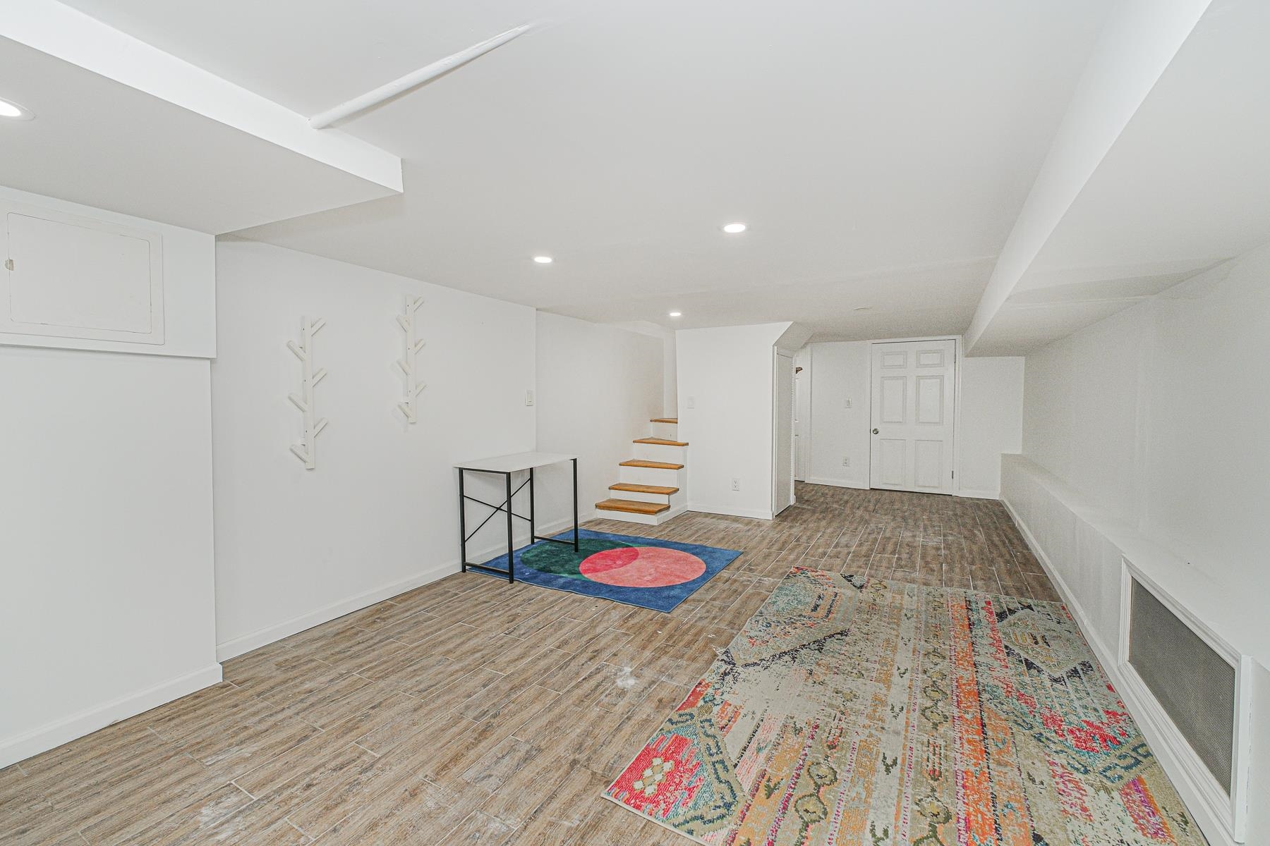 66 VAN REYPEN ST