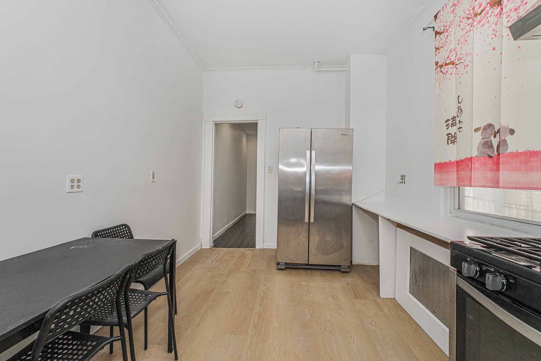 66 VAN REYPEN ST