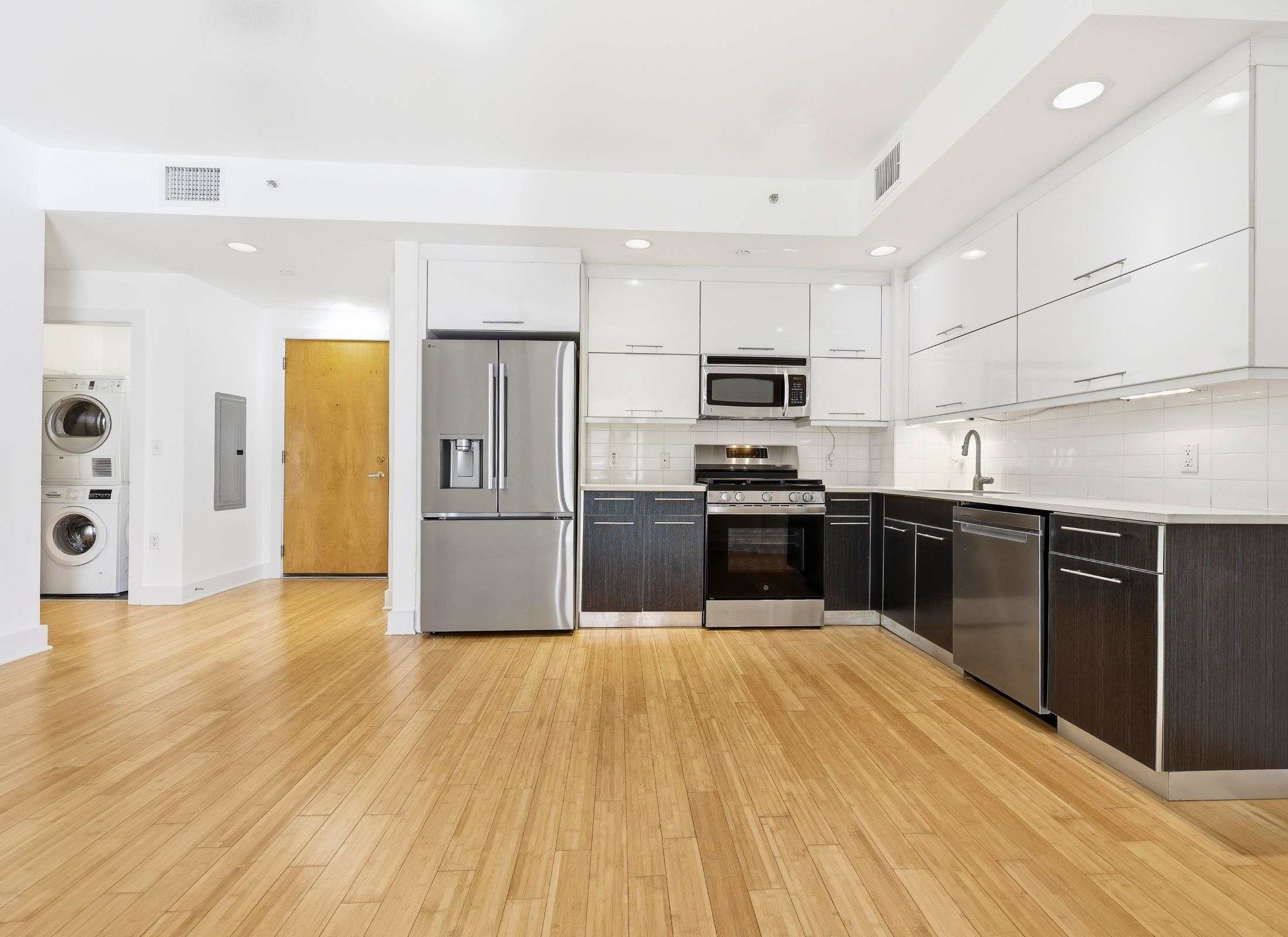 154 STEUBEN ST Unit: 201