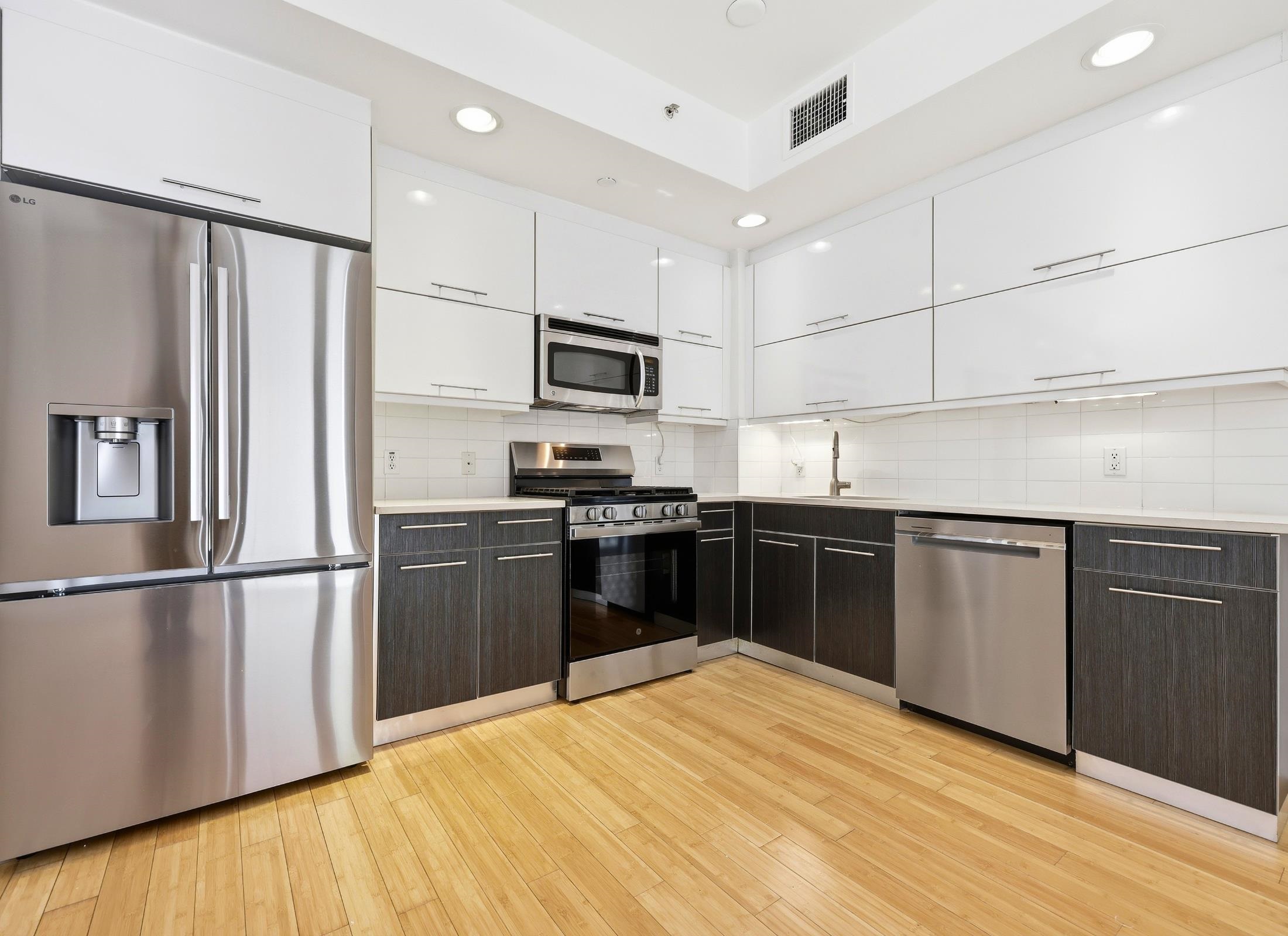 154 STEUBEN ST Unit: 201