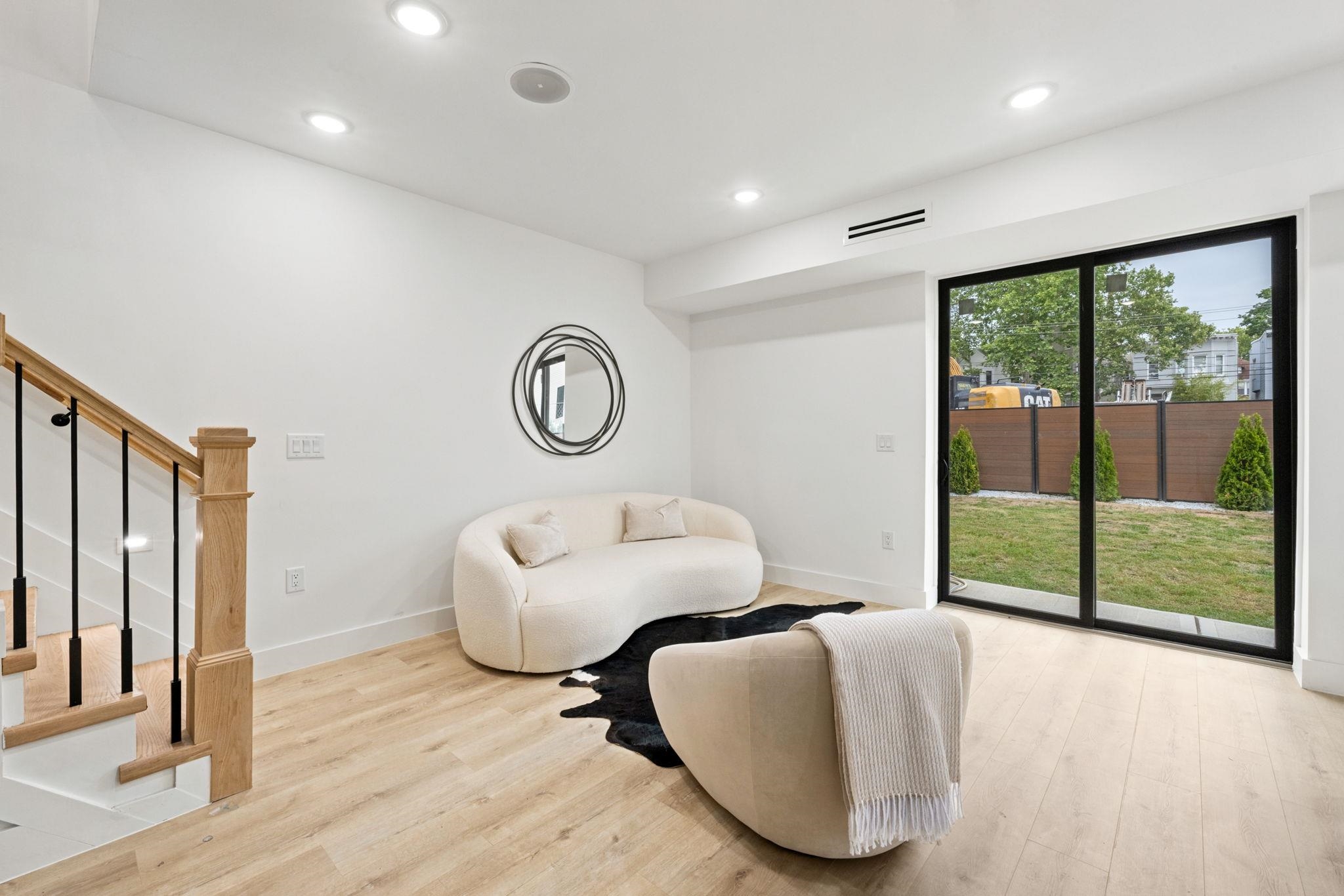 42 WAVERLY ST Unit: 1