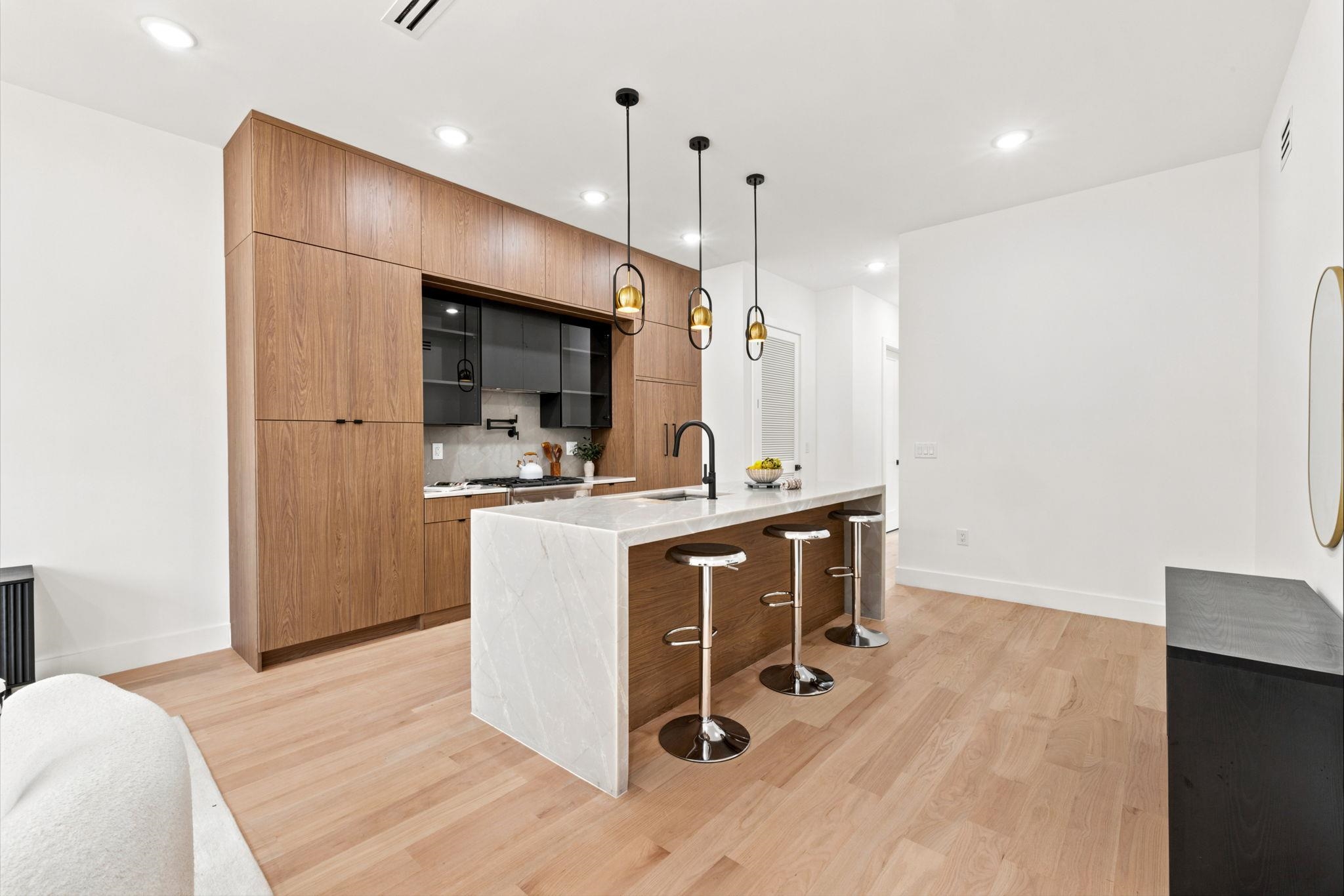 42 WAVERLY ST Unit: 1