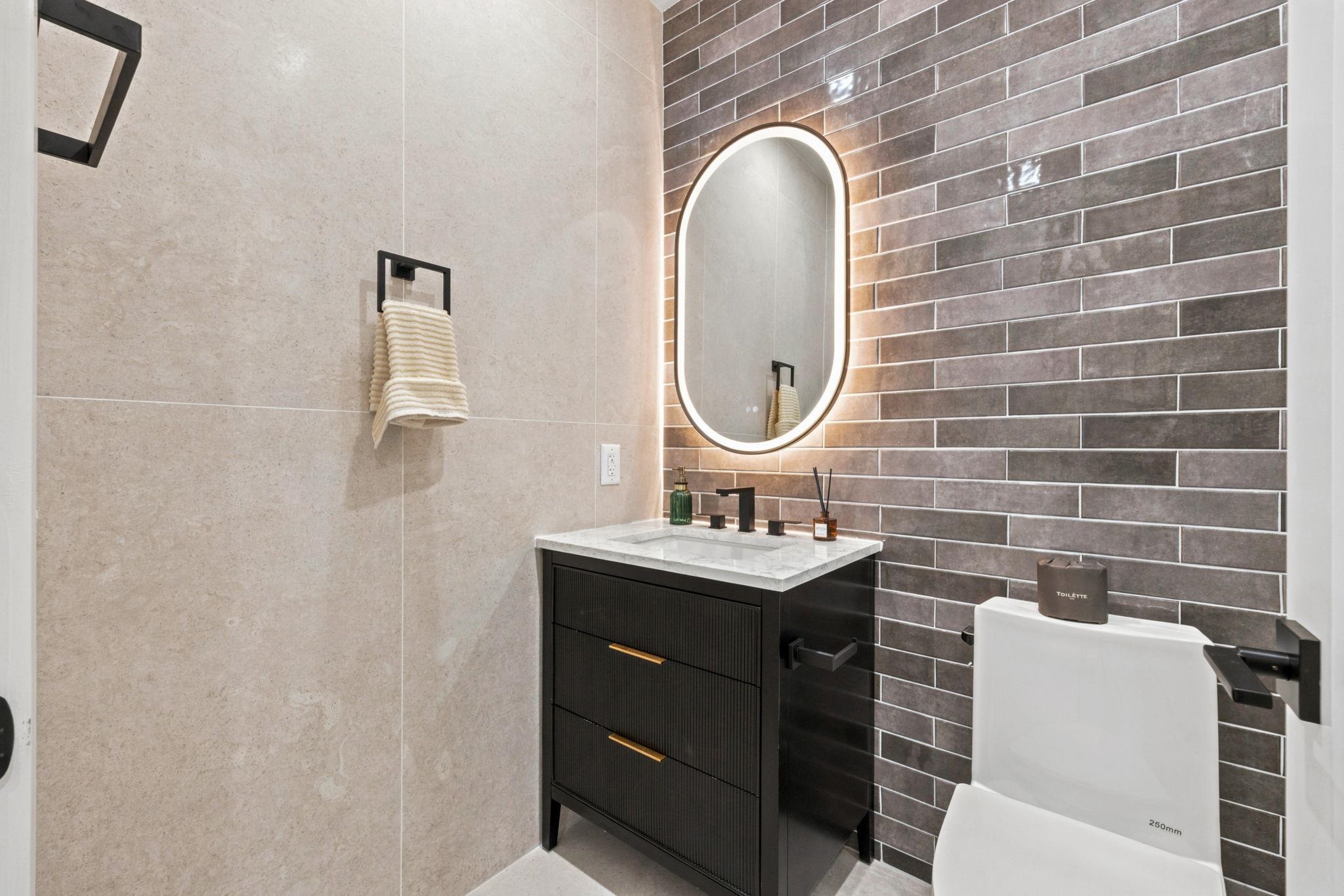 42 WAVERLY ST Unit: 2