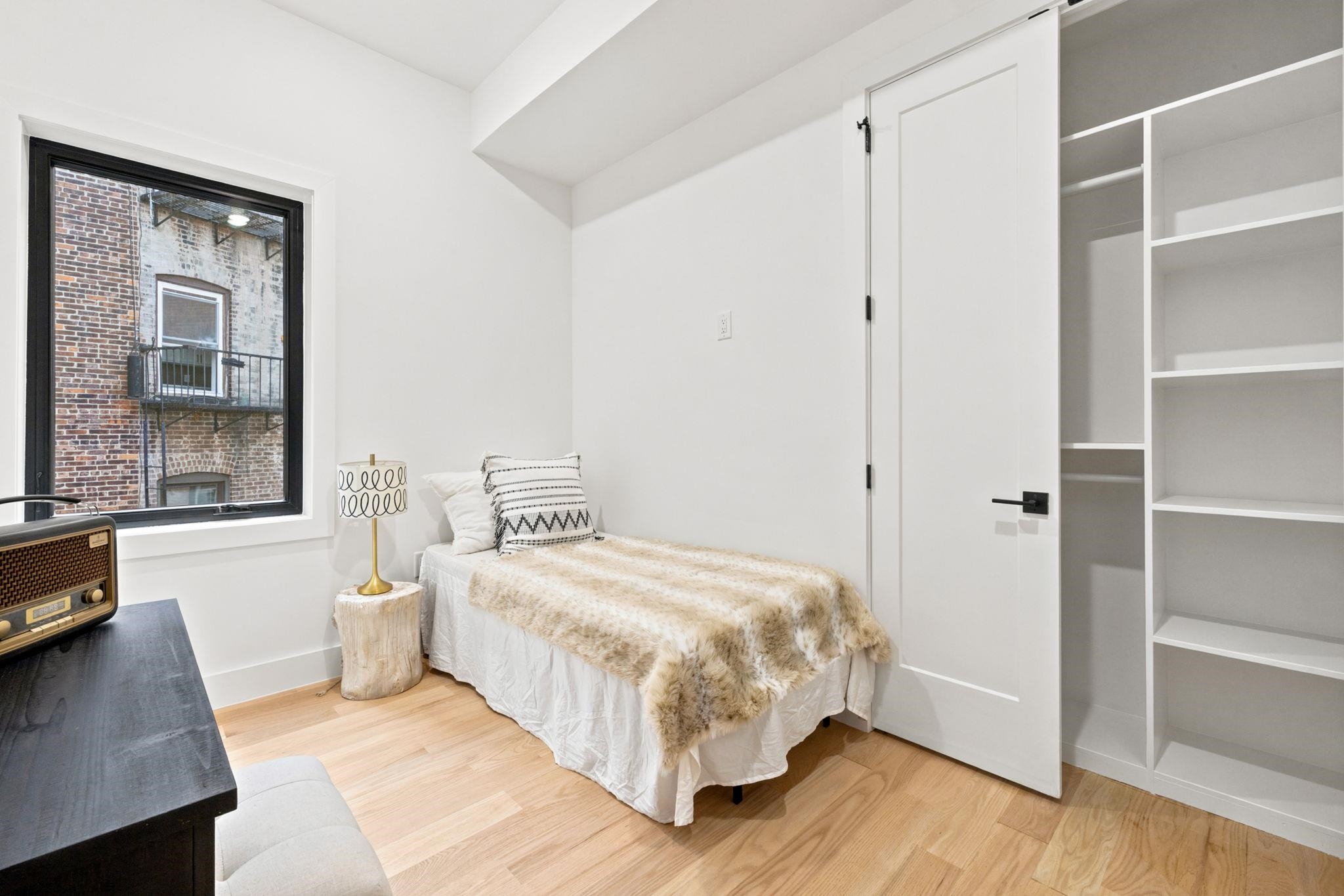 42 WAVERLY ST Unit: 2