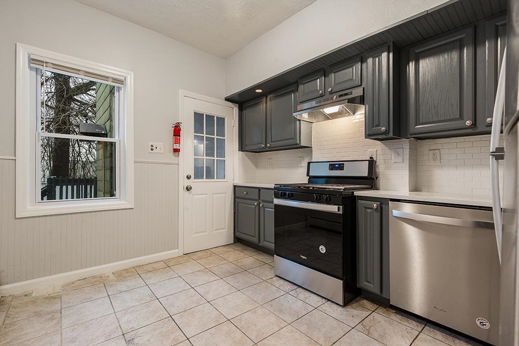 342 AVENUE E Unit: 1