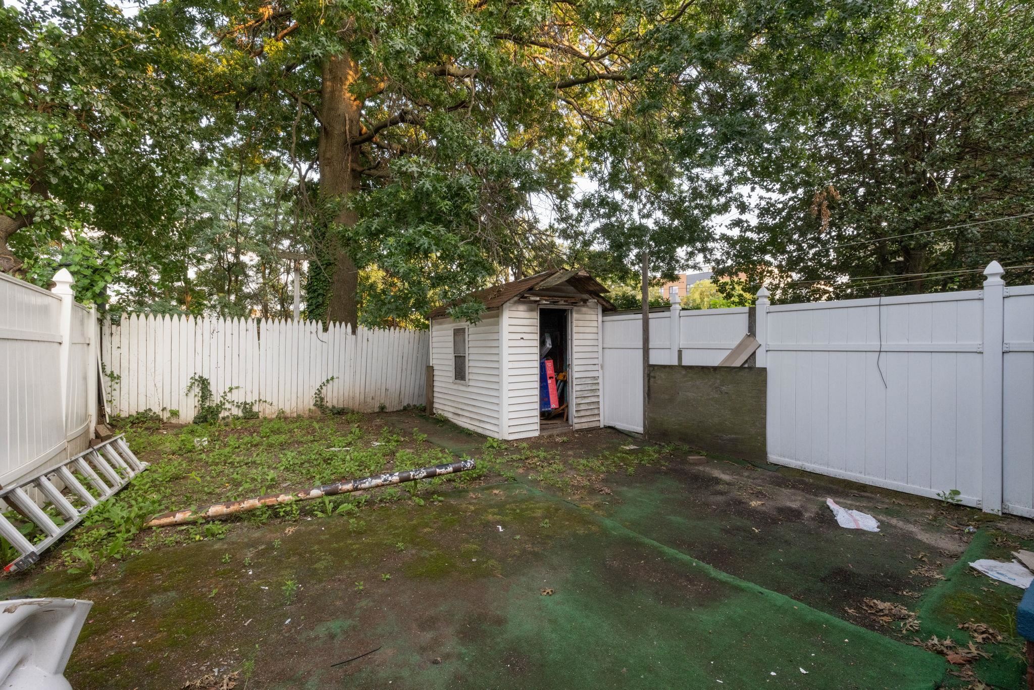 342 AVENUE E Unit: 1