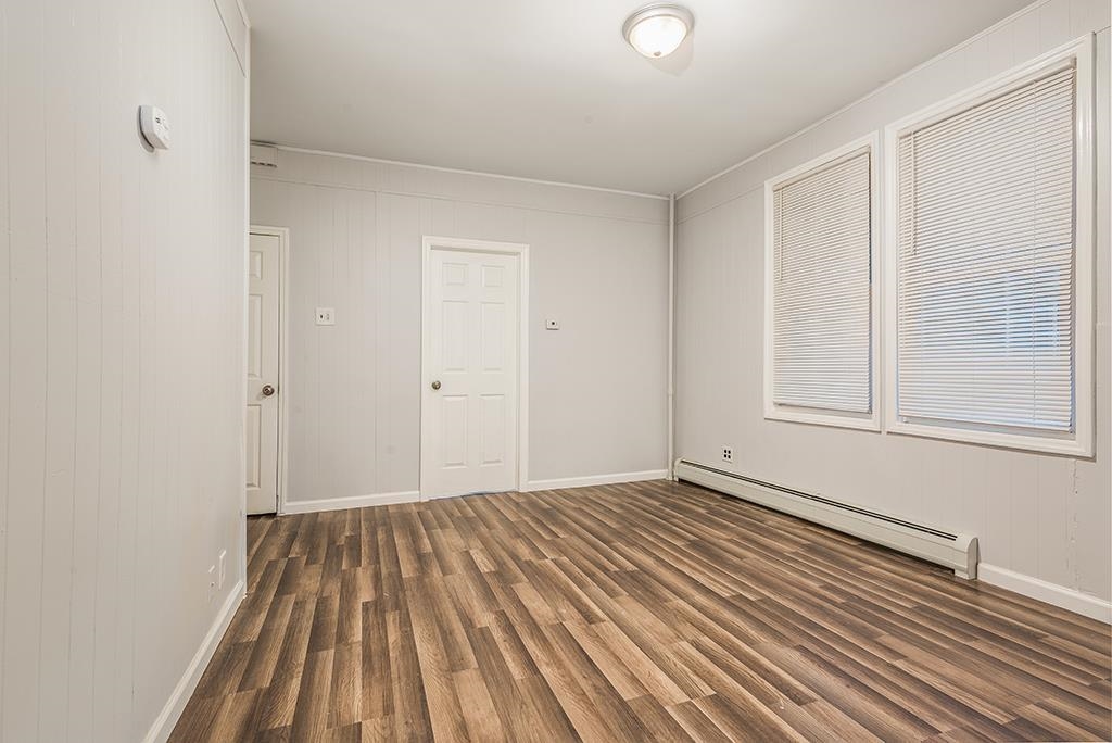 342 AVENUE E Unit: 1