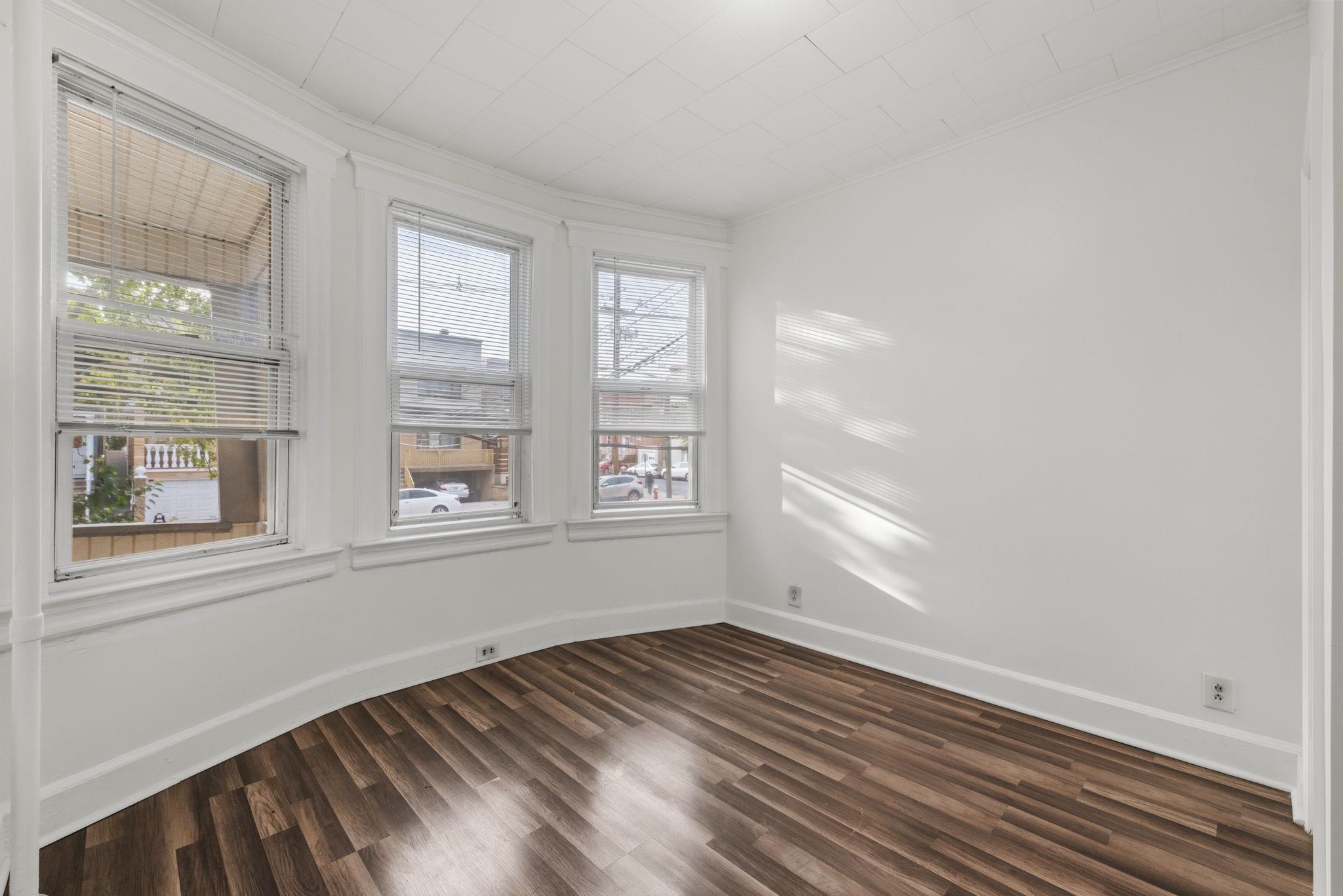 342 AVENUE E Unit: 1