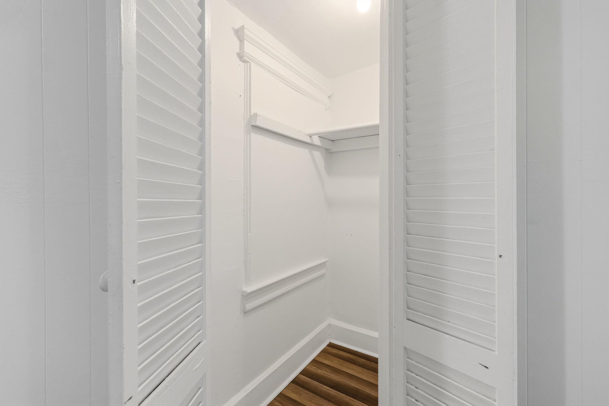 342 AVENUE E Unit: 1