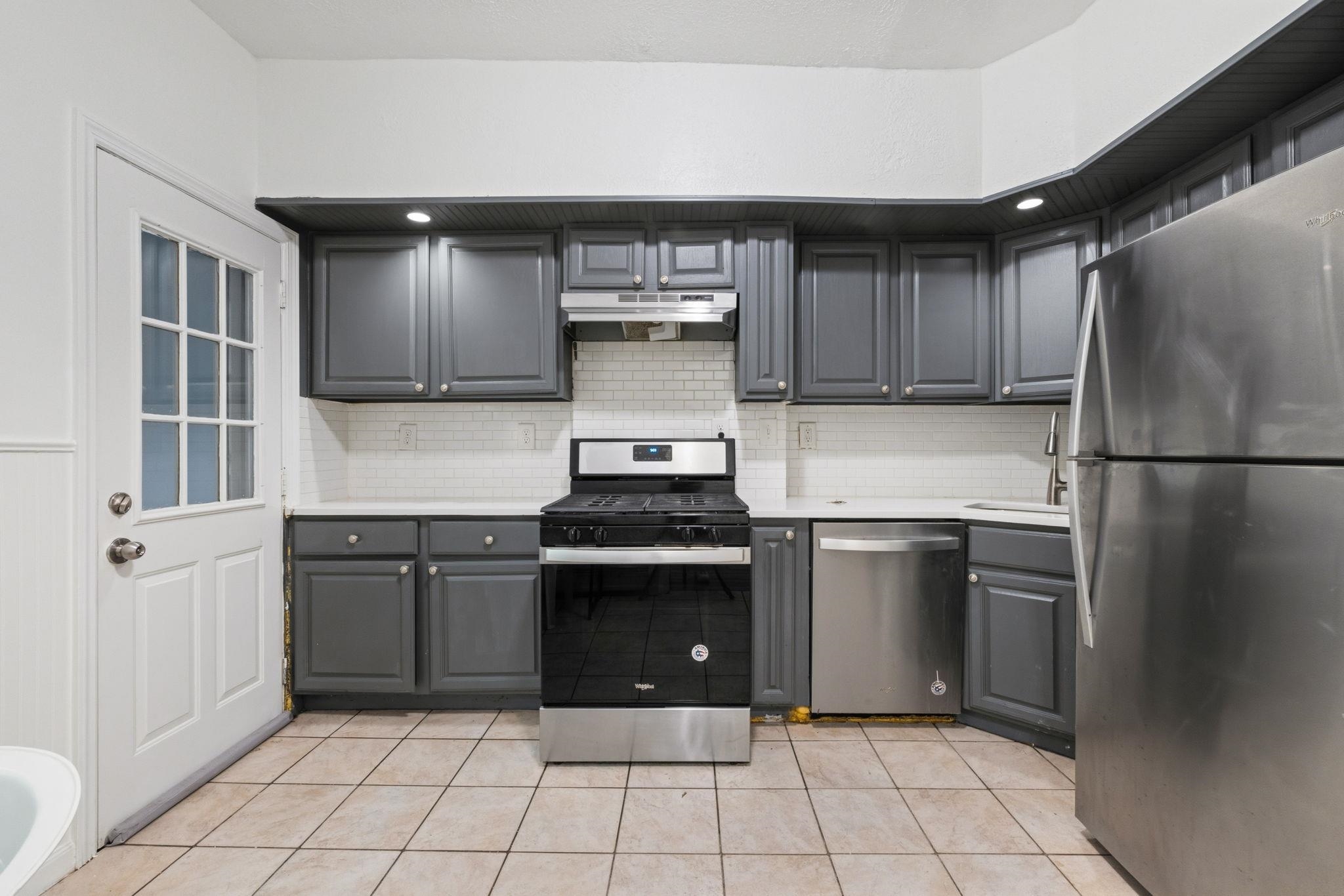 342 AVENUE E Unit: 1