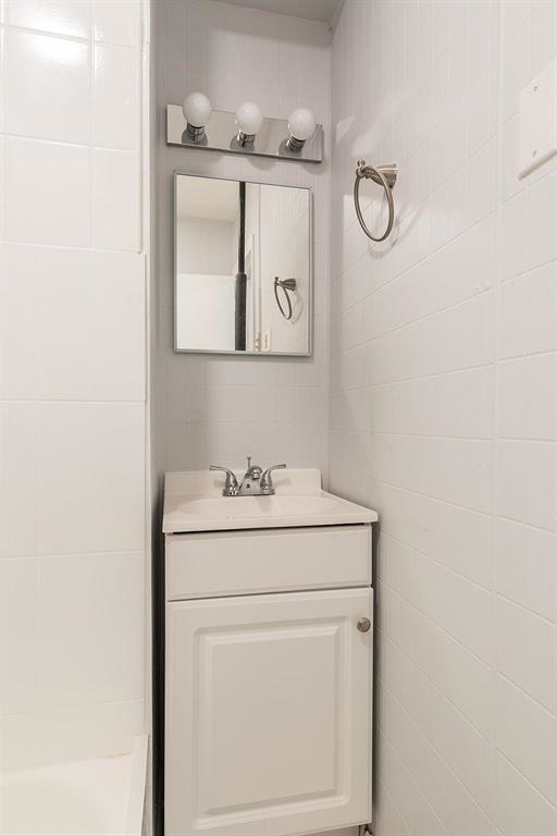 342 AVENUE E Unit: 1