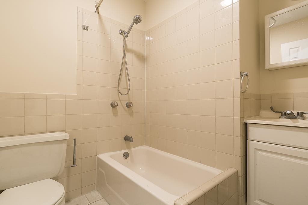 342 AVENUE E Unit: 2