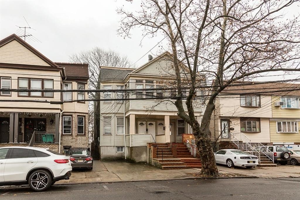 342 AVENUE E Unit: 2