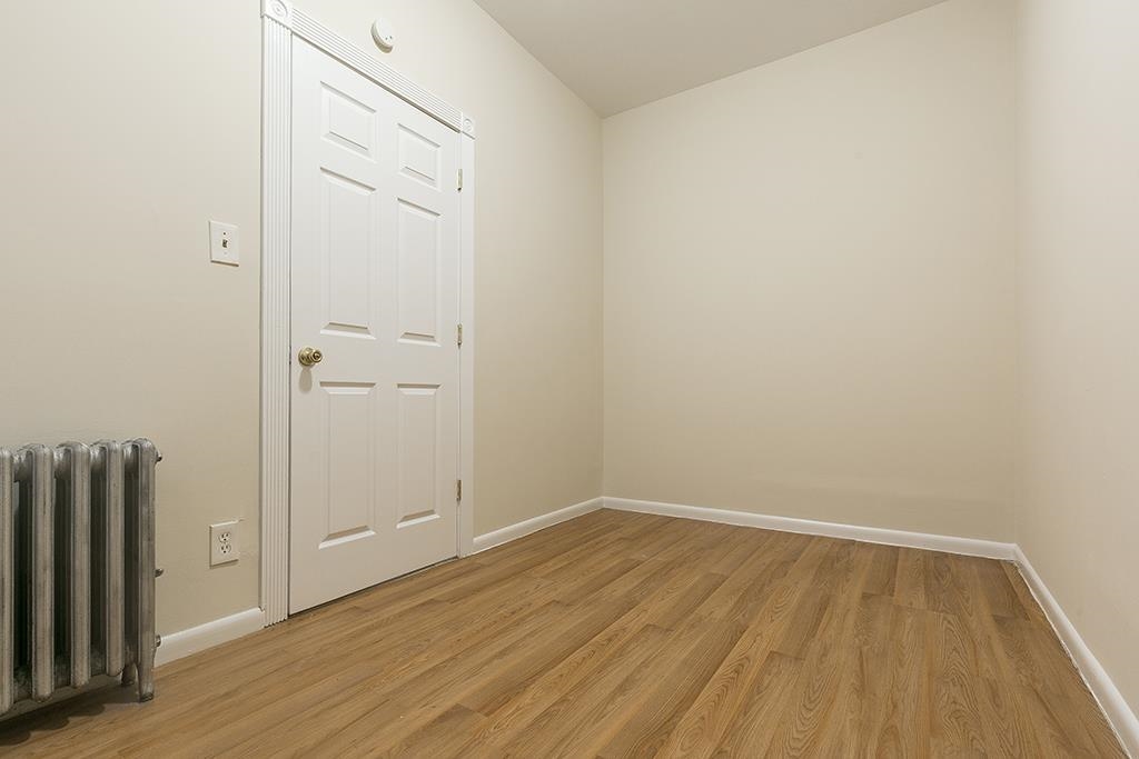 342 AVENUE E Unit: 2
