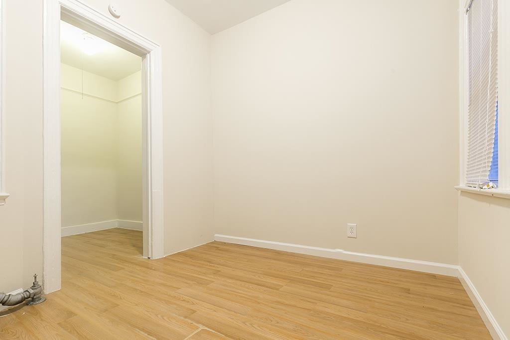 342 AVENUE E Unit: 2