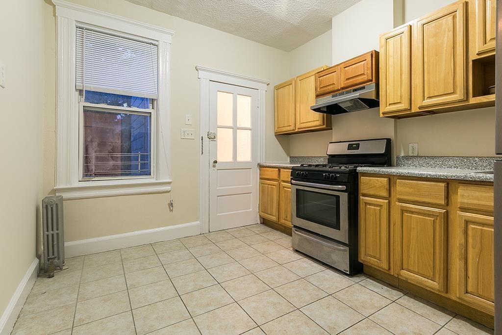 342 AVENUE E Unit: 2