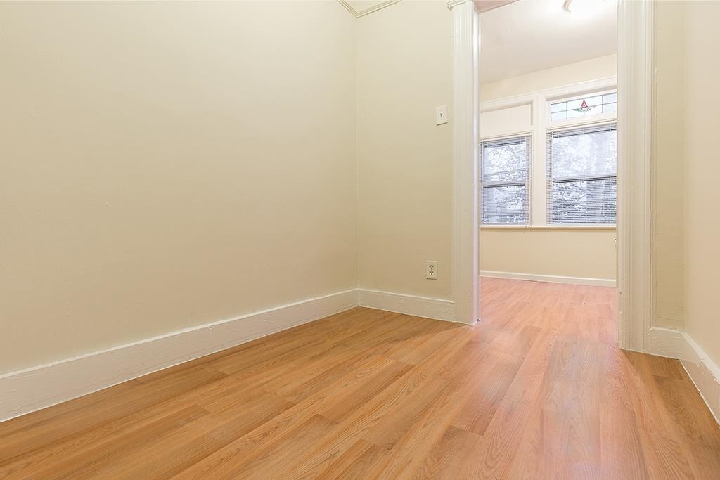 342 AVENUE E Unit: 2