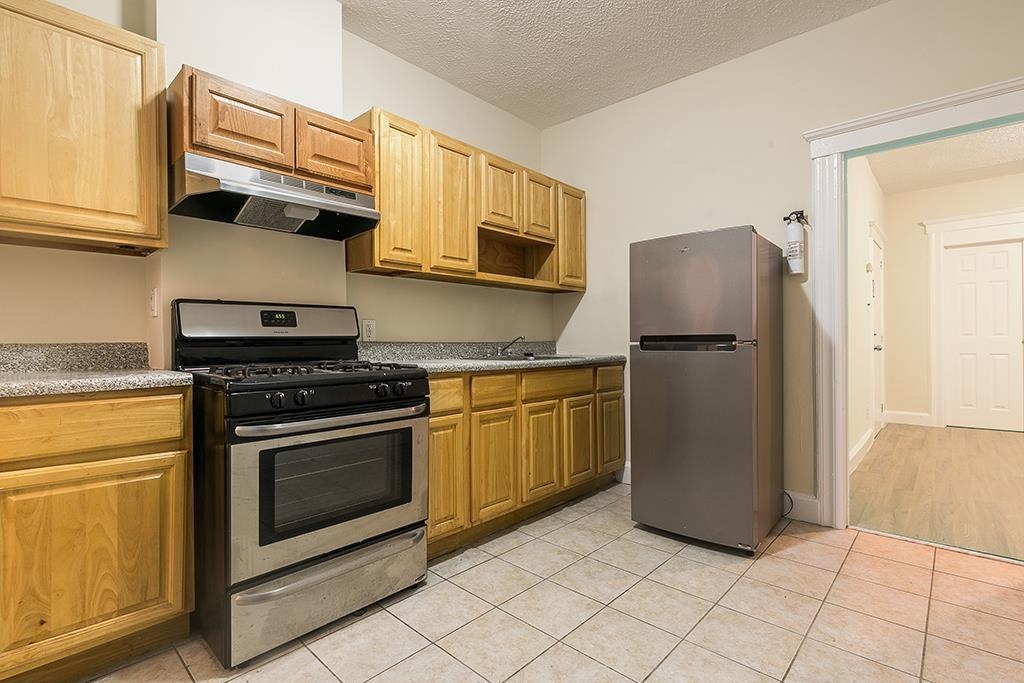 342 AVENUE E Unit: 2