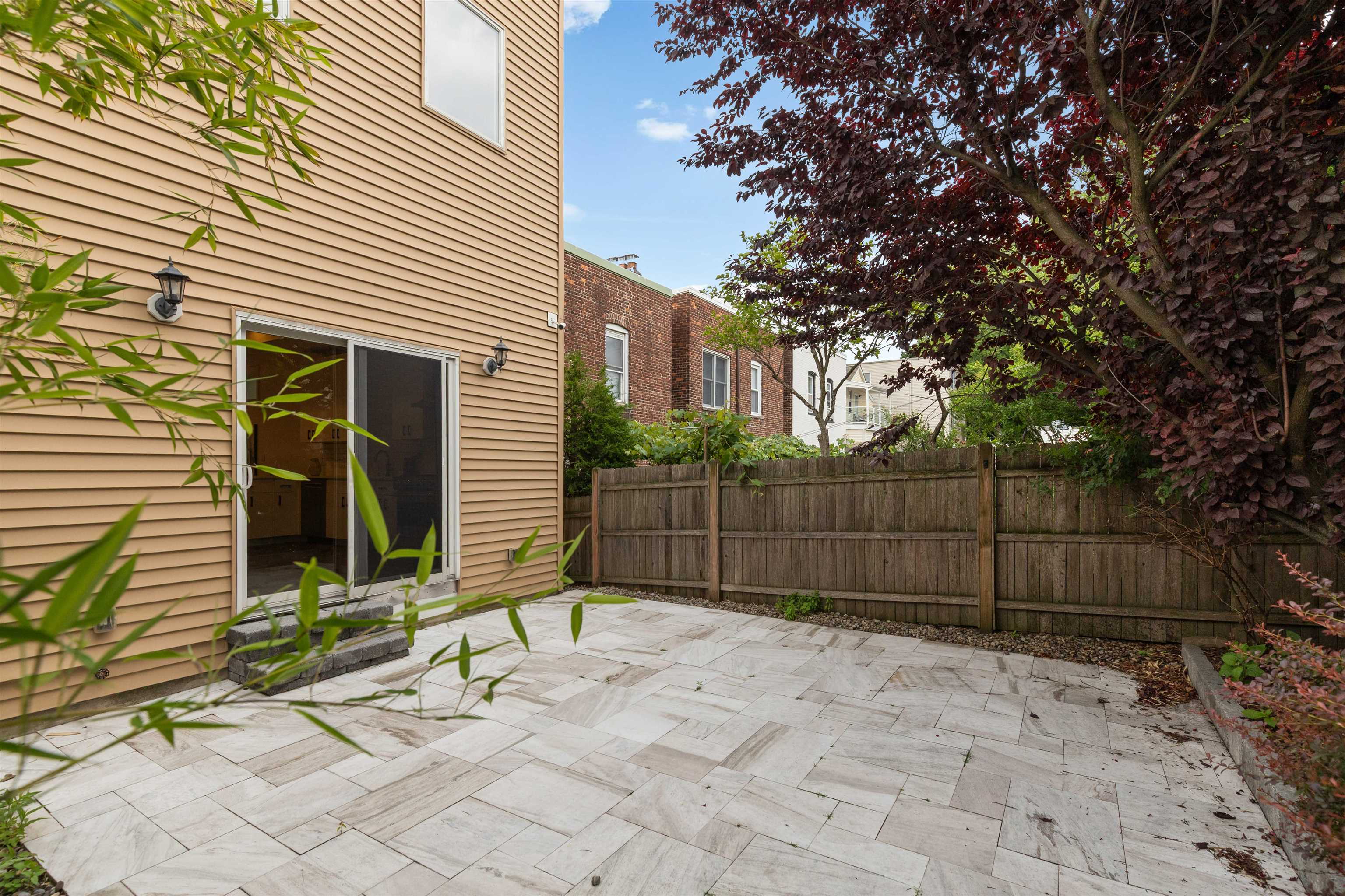 627 GREGORY AVE