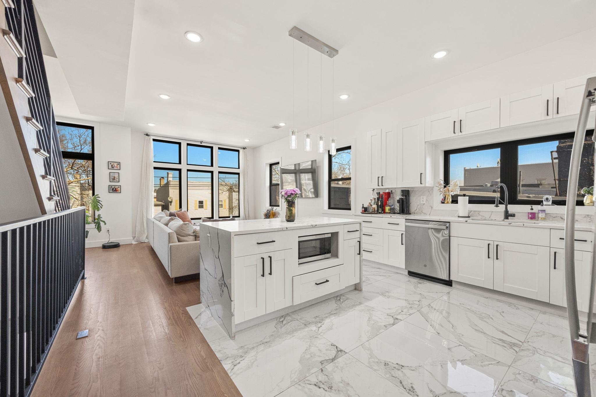 121 PROSPECT ST Unit: 2