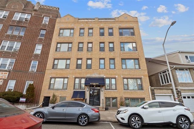 6405 BLVD EAST Unit: D4
