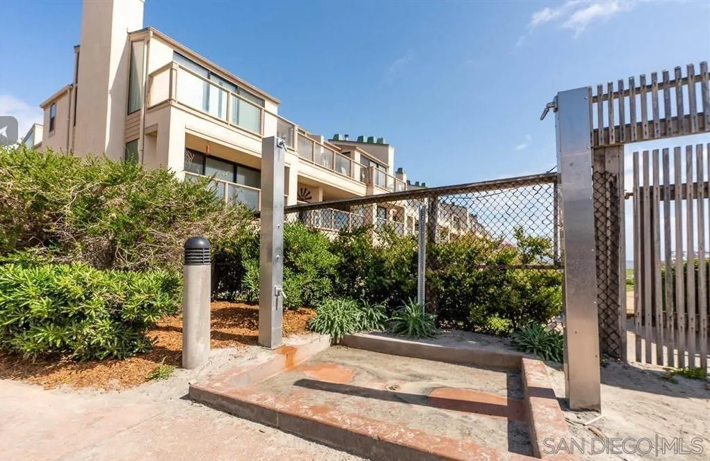 585 S Sierra Ave Unit 27