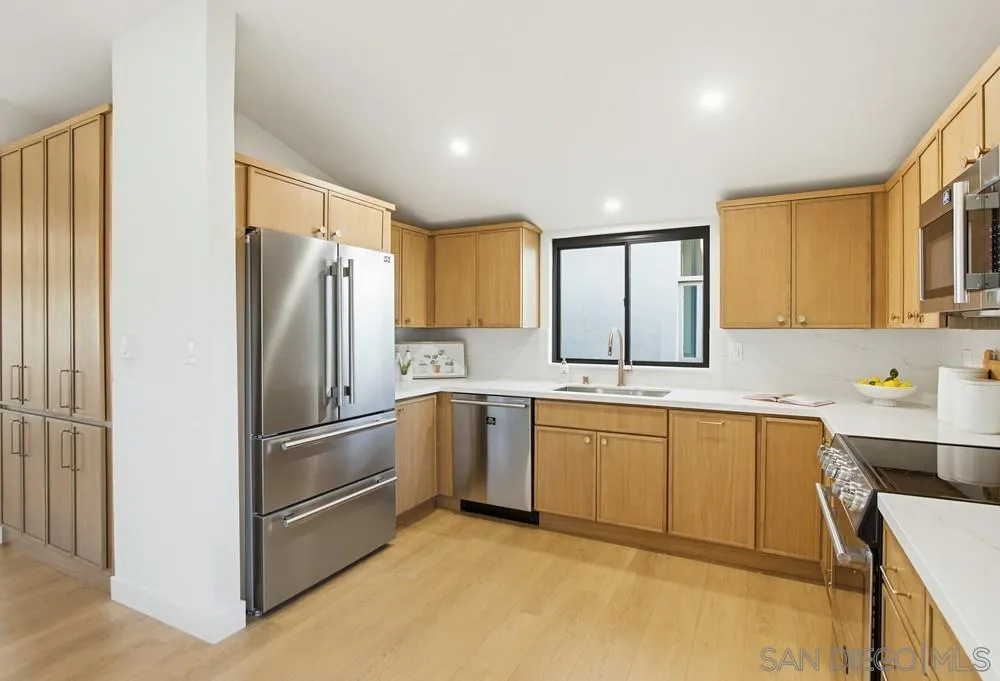 585 S Sierra Ave Unit 27