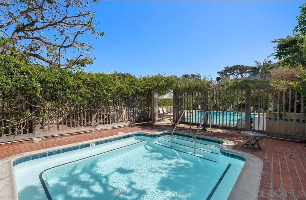 585 S Sierra Ave Unit 27