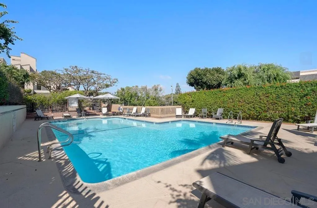 585 S Sierra Ave Unit 27