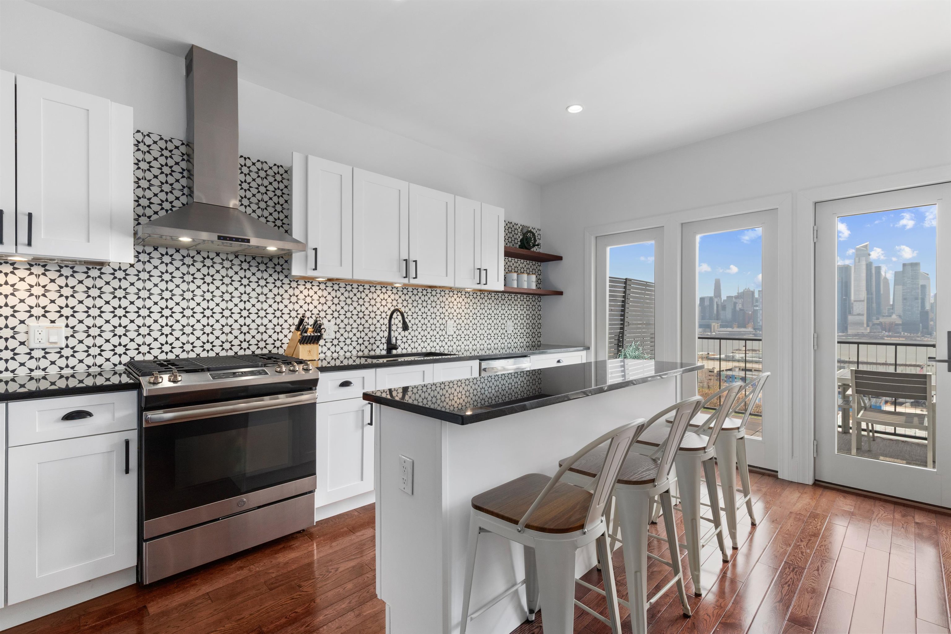 412 GREGORY AVE Unit: 2