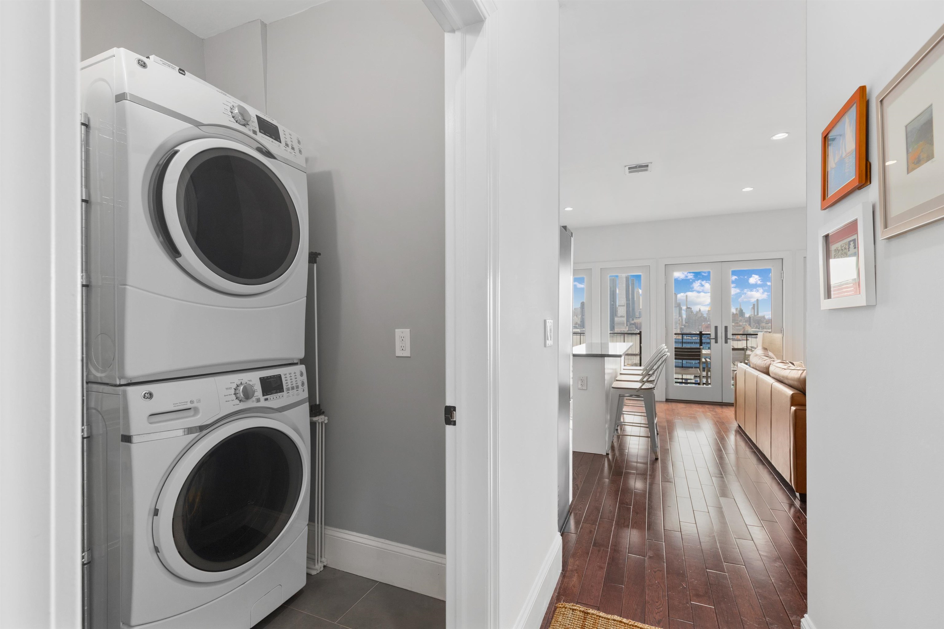 412 GREGORY AVE Unit: 2