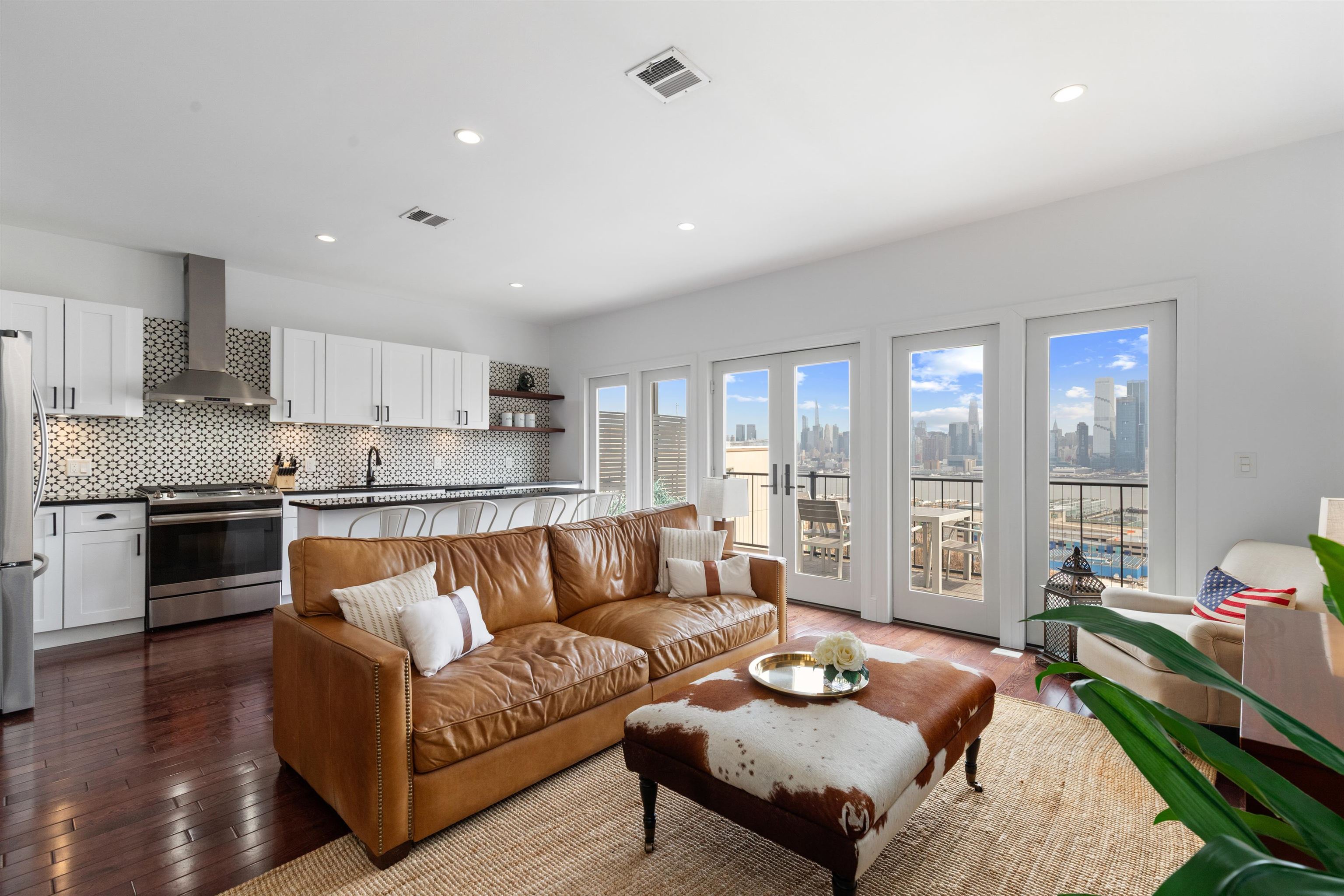 412 GREGORY AVE Unit: 2