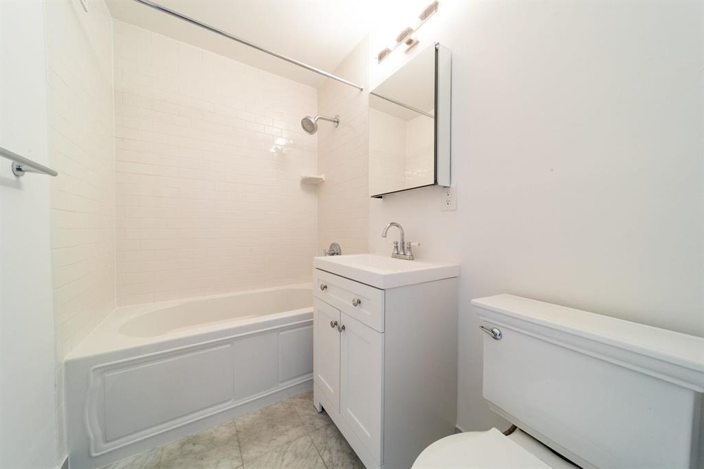186 WAYNE ST Unit: 219d