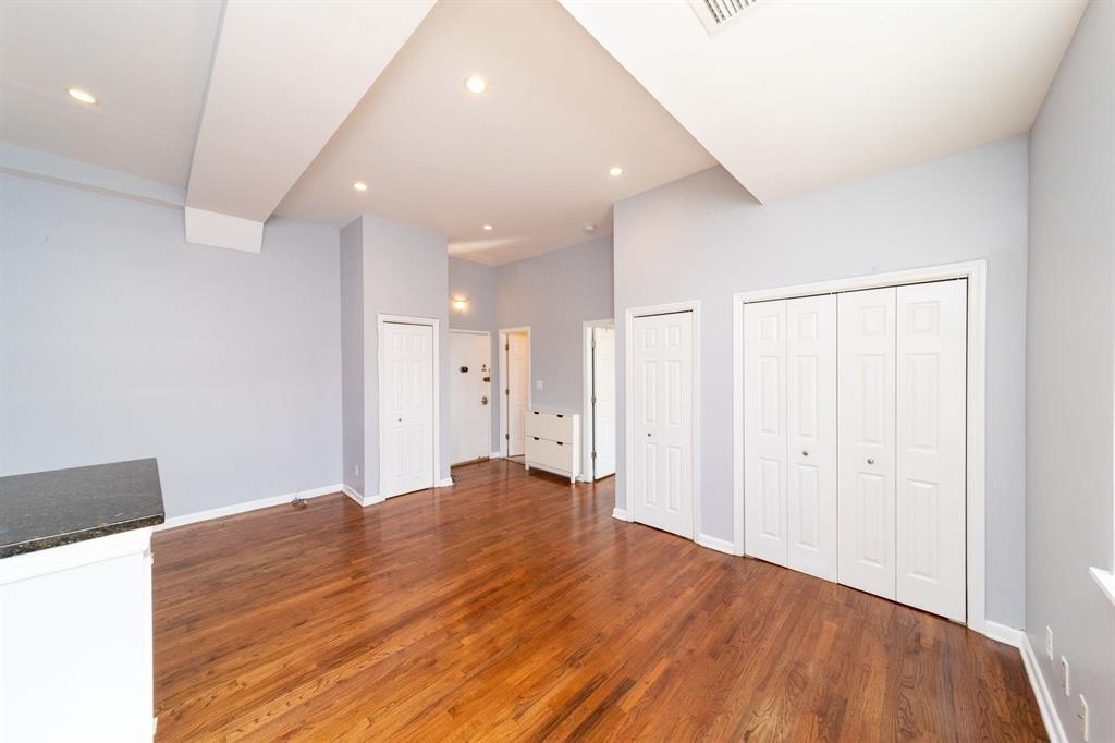 186 WAYNE ST Unit: 219d