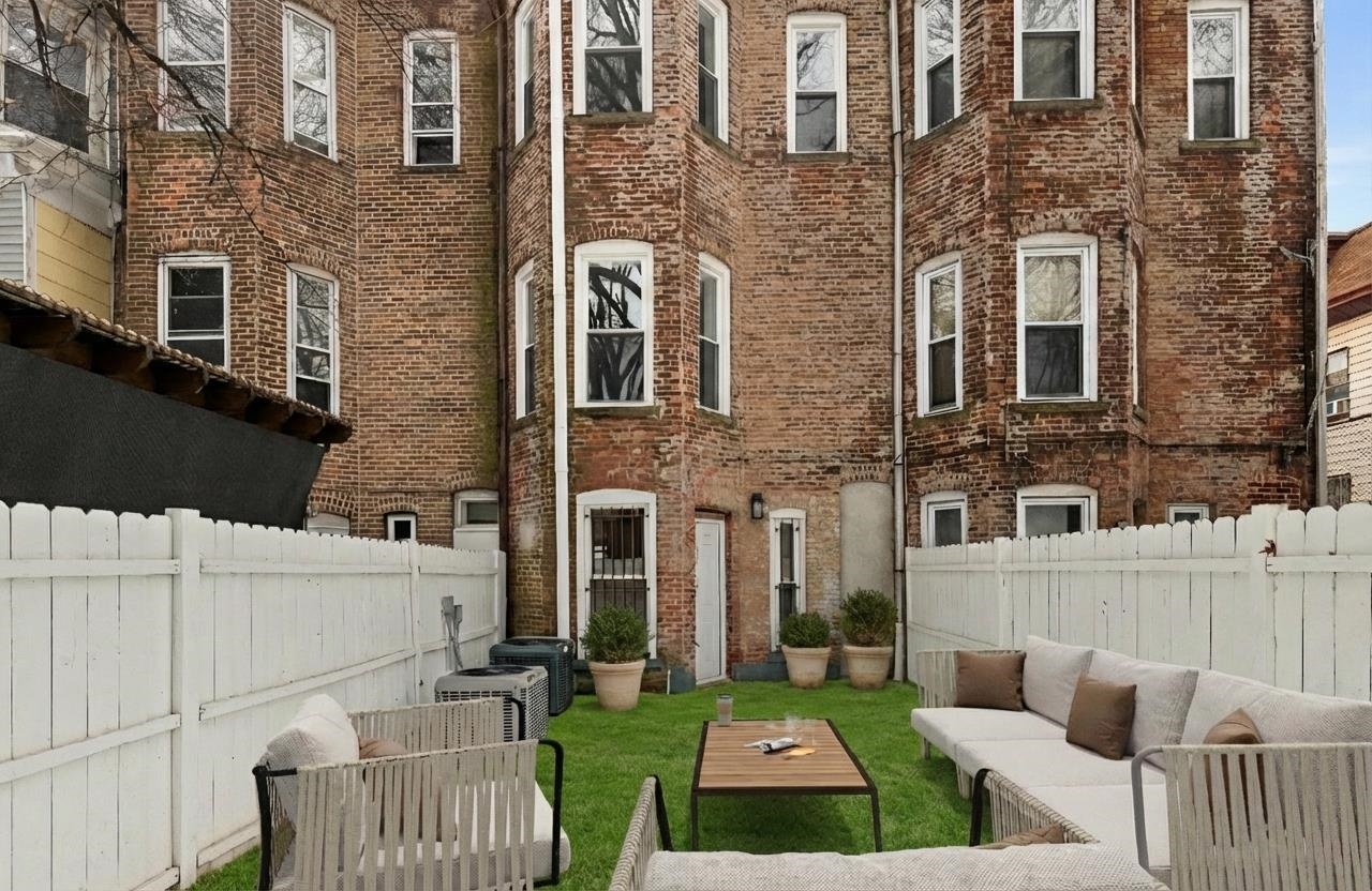 52 BRINKERHOFF ST