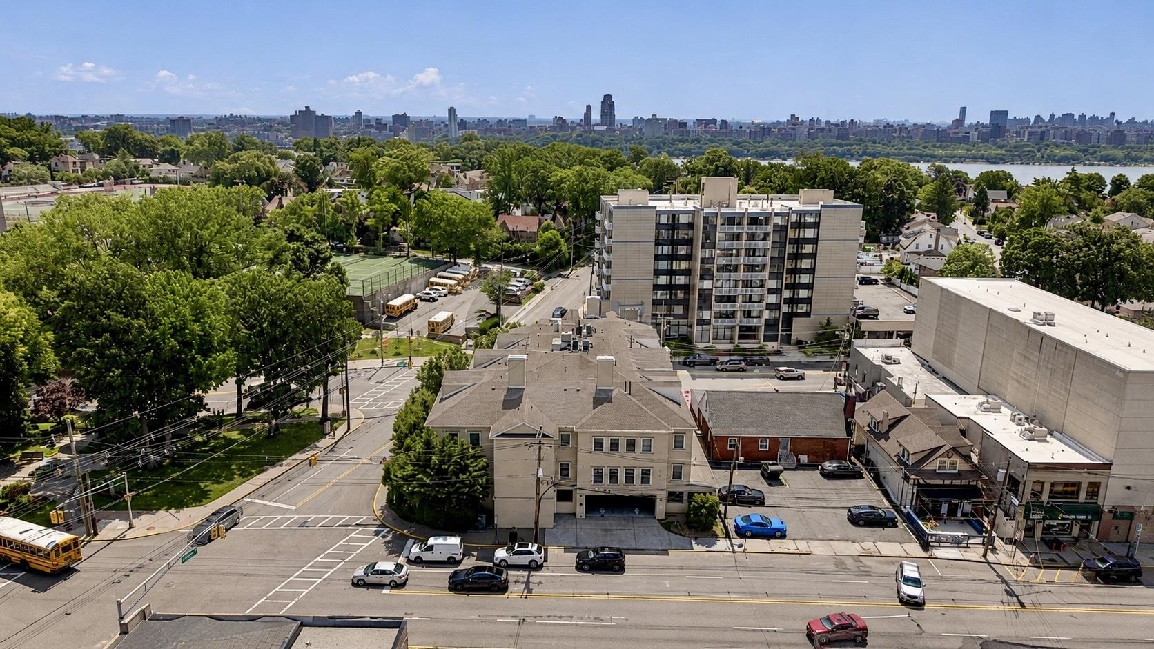 180 EDGEWATER RD Unit: 1B