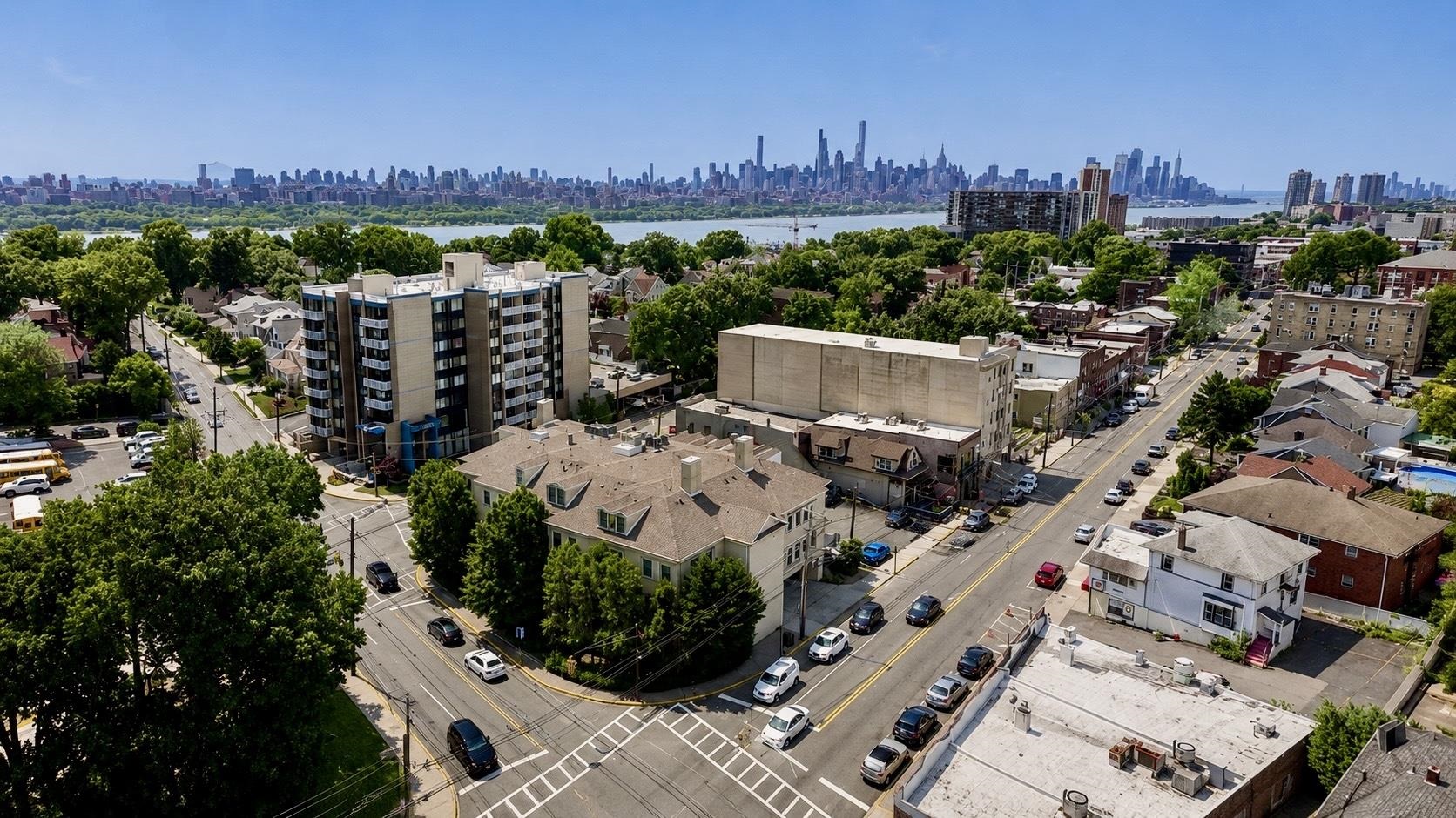180 EDGEWATER RD Unit: 1B