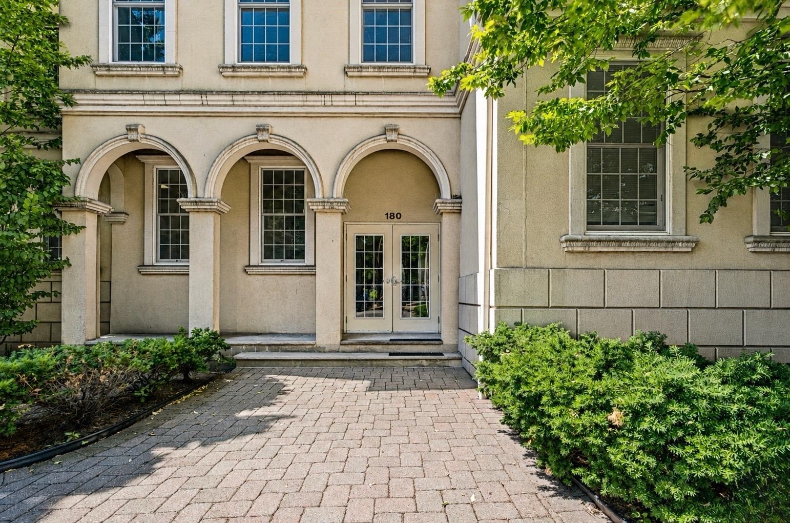 180 EDGEWATER RD Unit: 1B