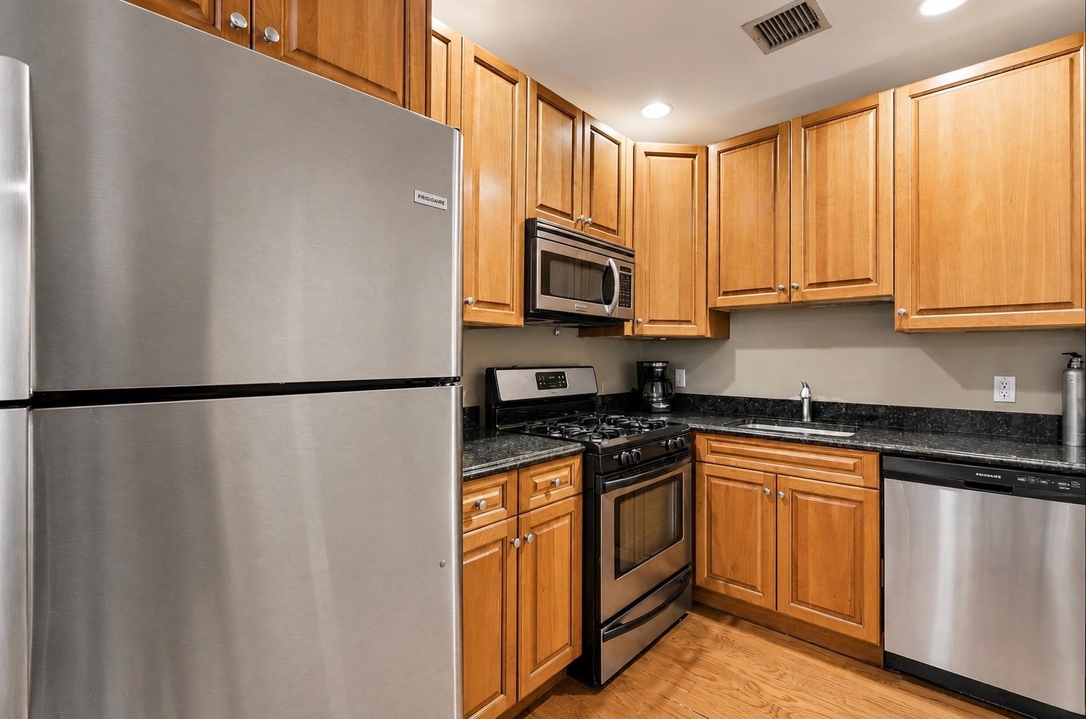 180 EDGEWATER RD Unit: 1B