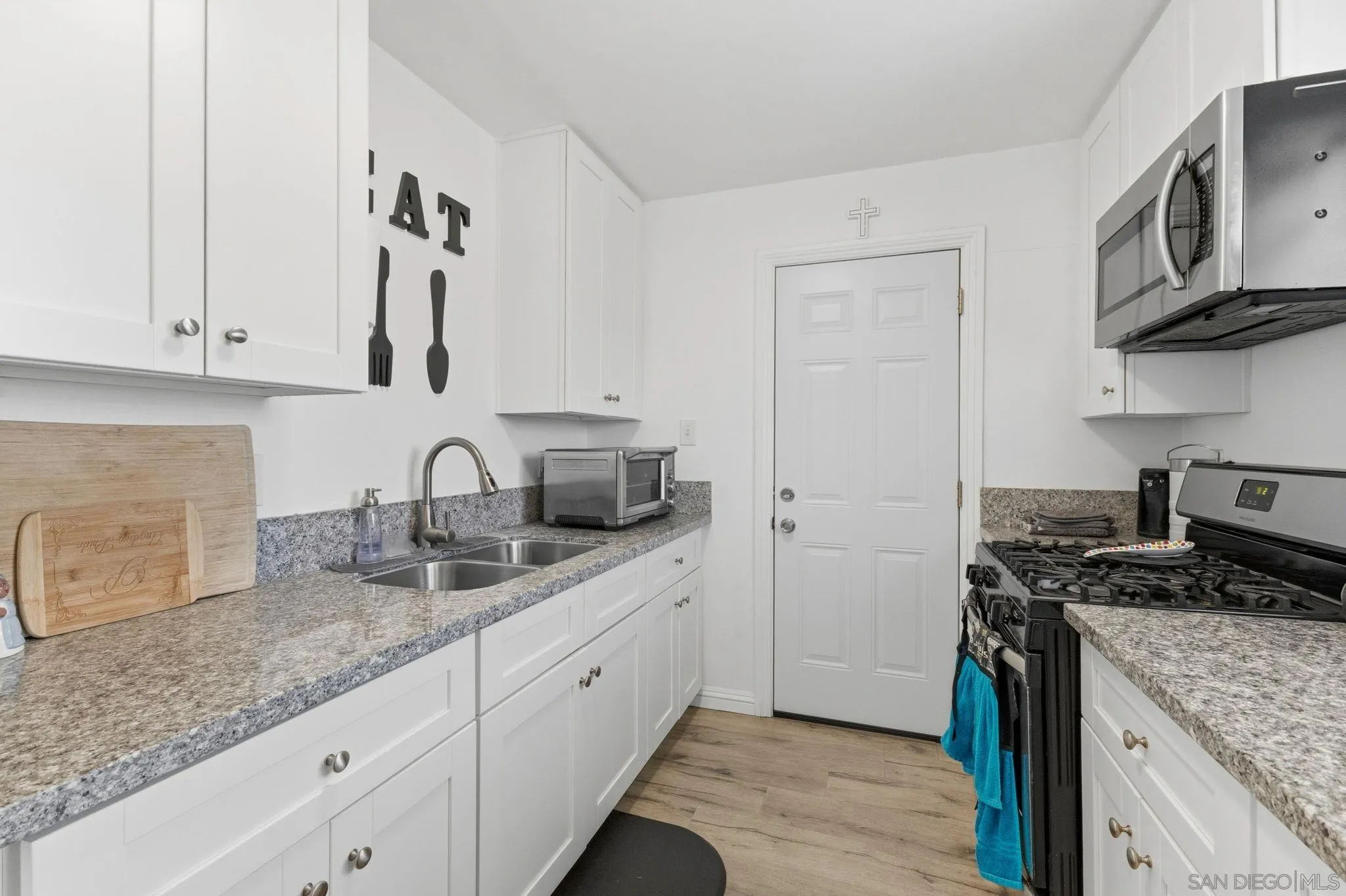 2211 W 134th St