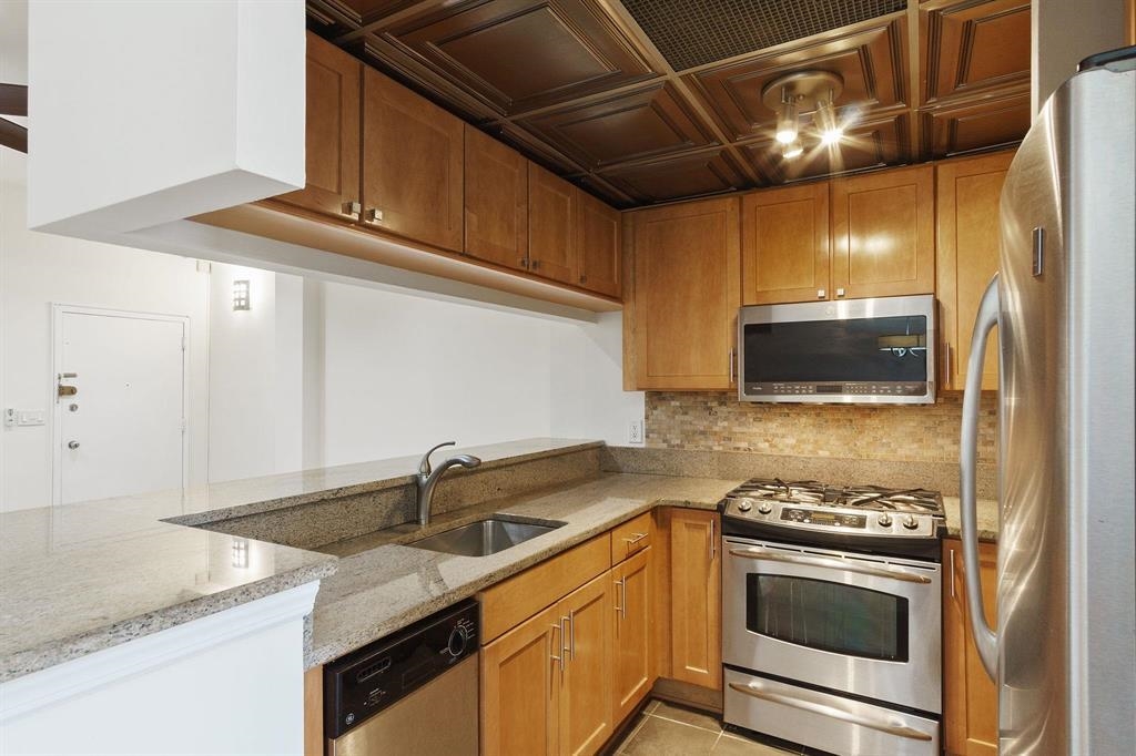187 WAYNE ST Unit: 302