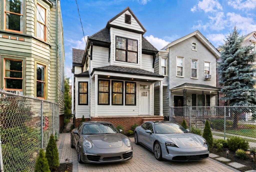 85 SHERMAN PL Unit: 2