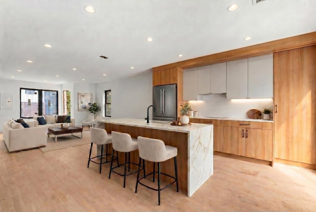 85 SHERMAN PL Unit: 2