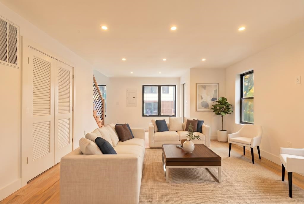 85 SHERMAN PL Unit: 2